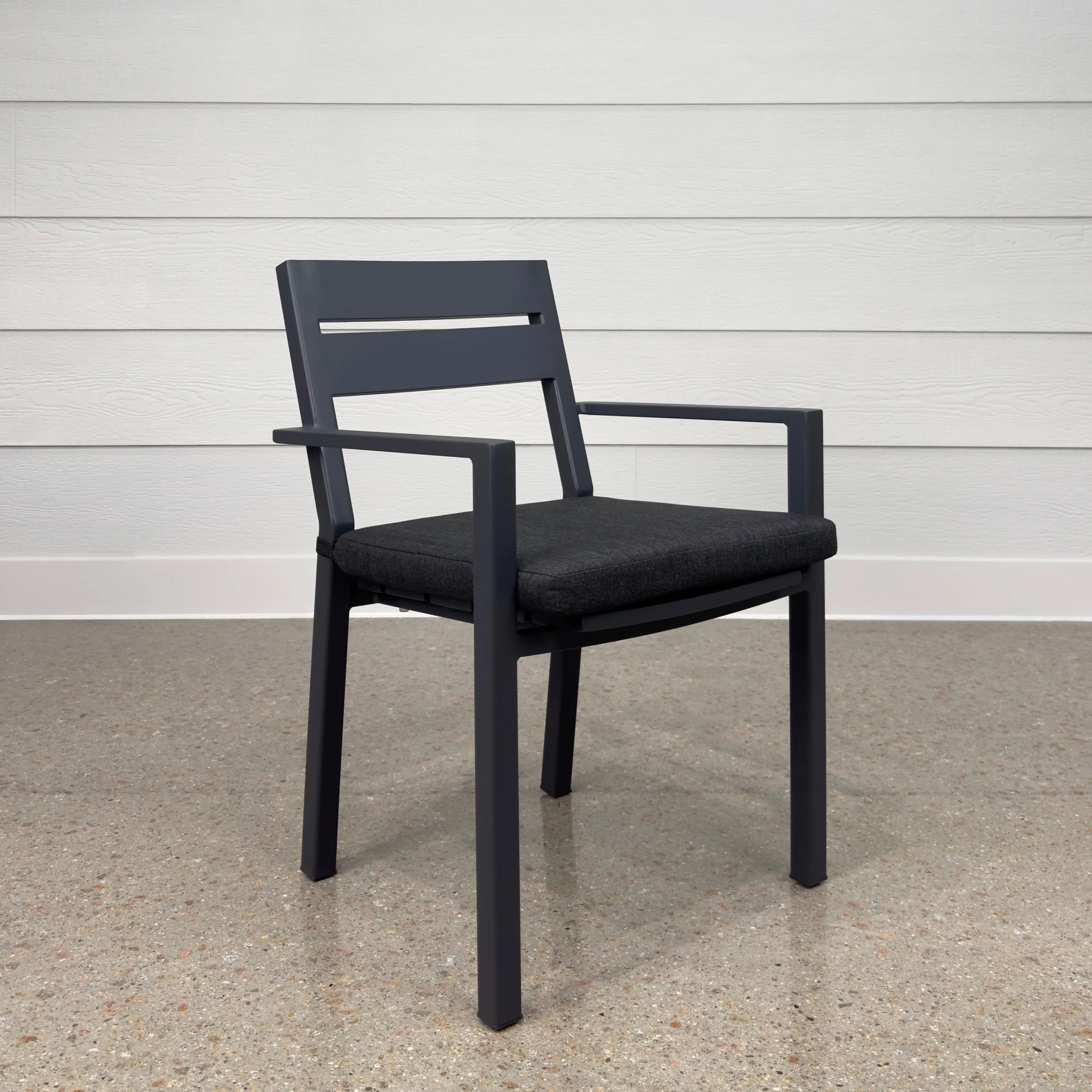 Outdoor Dining Chairs & Stools