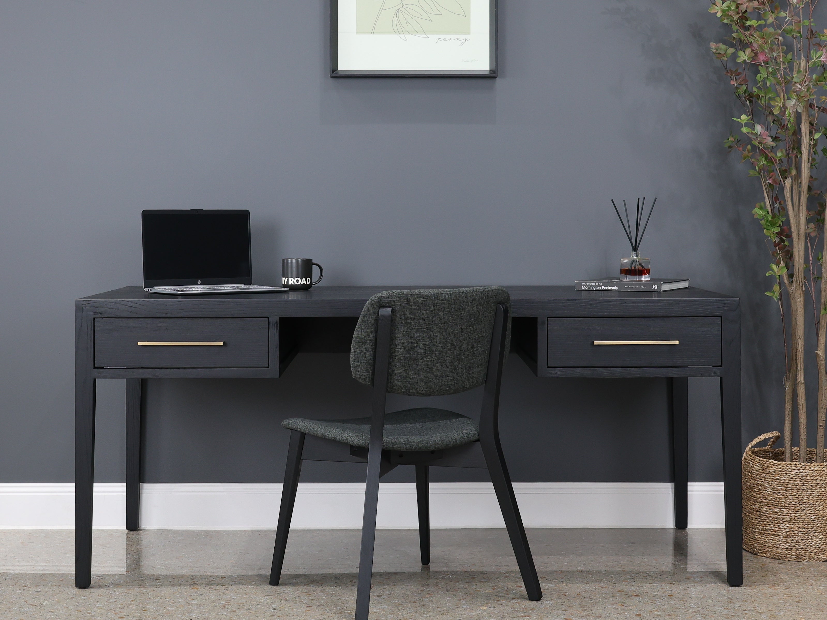 Elizabeth Black & Natural