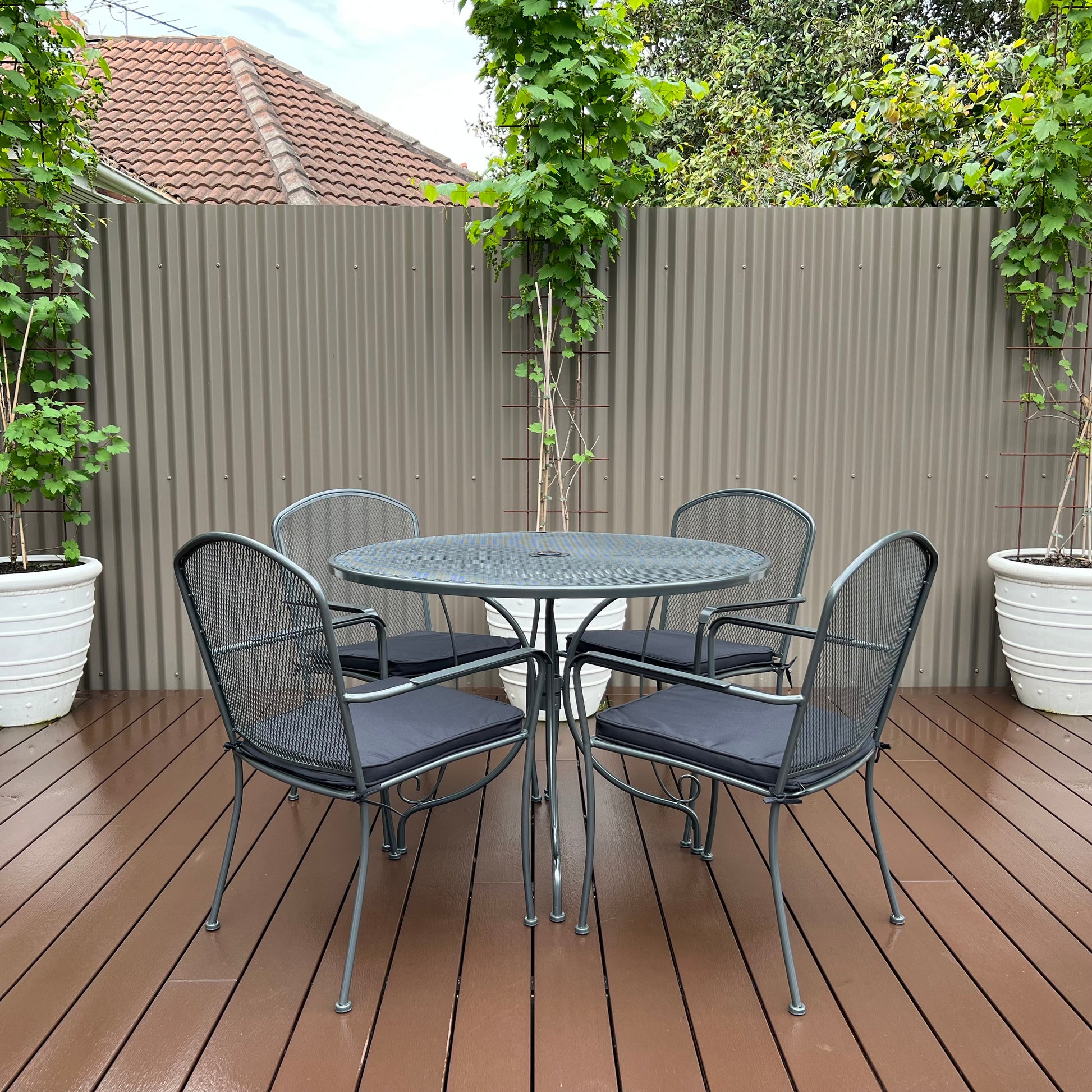 Hastings 107cm Round Table