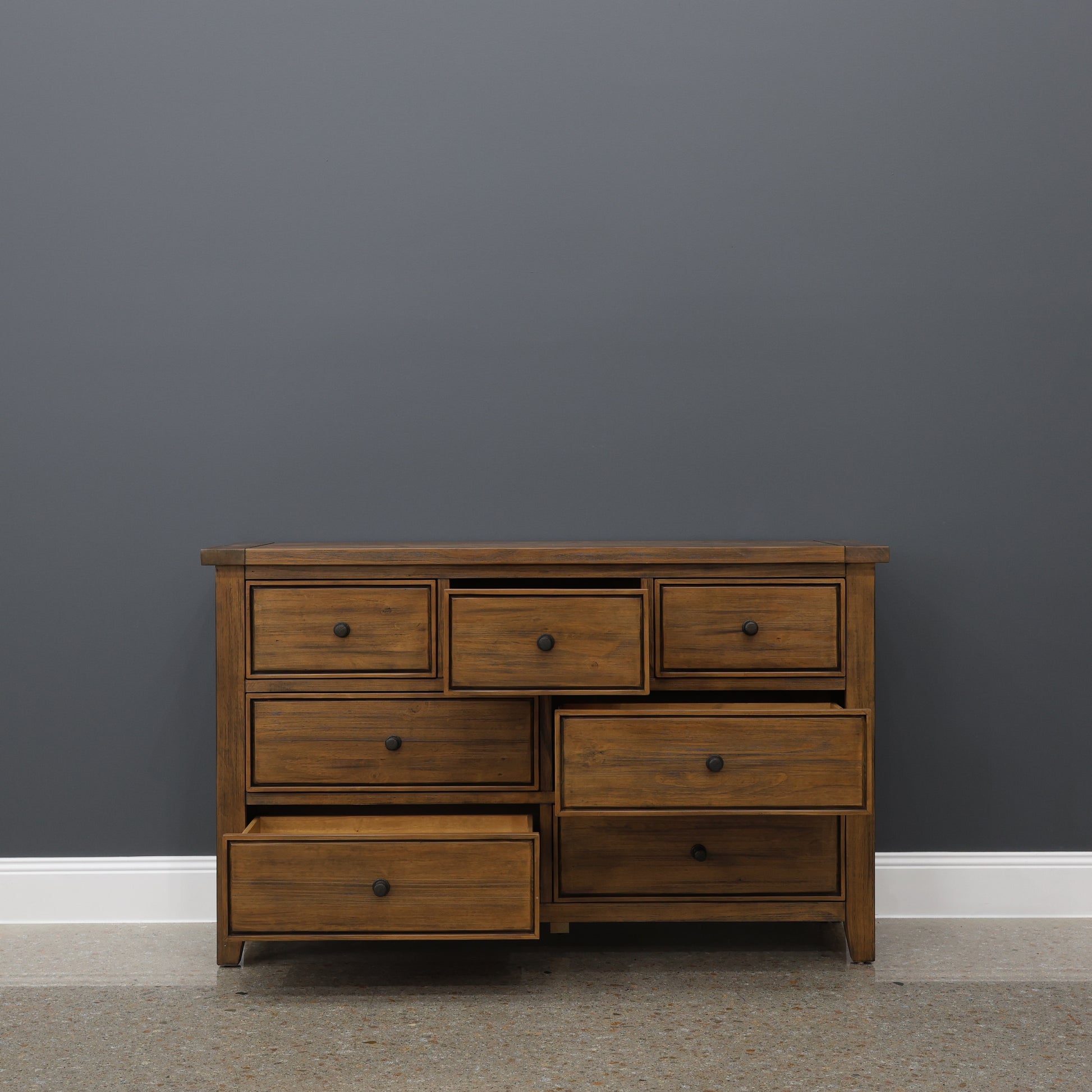Leura Dresser