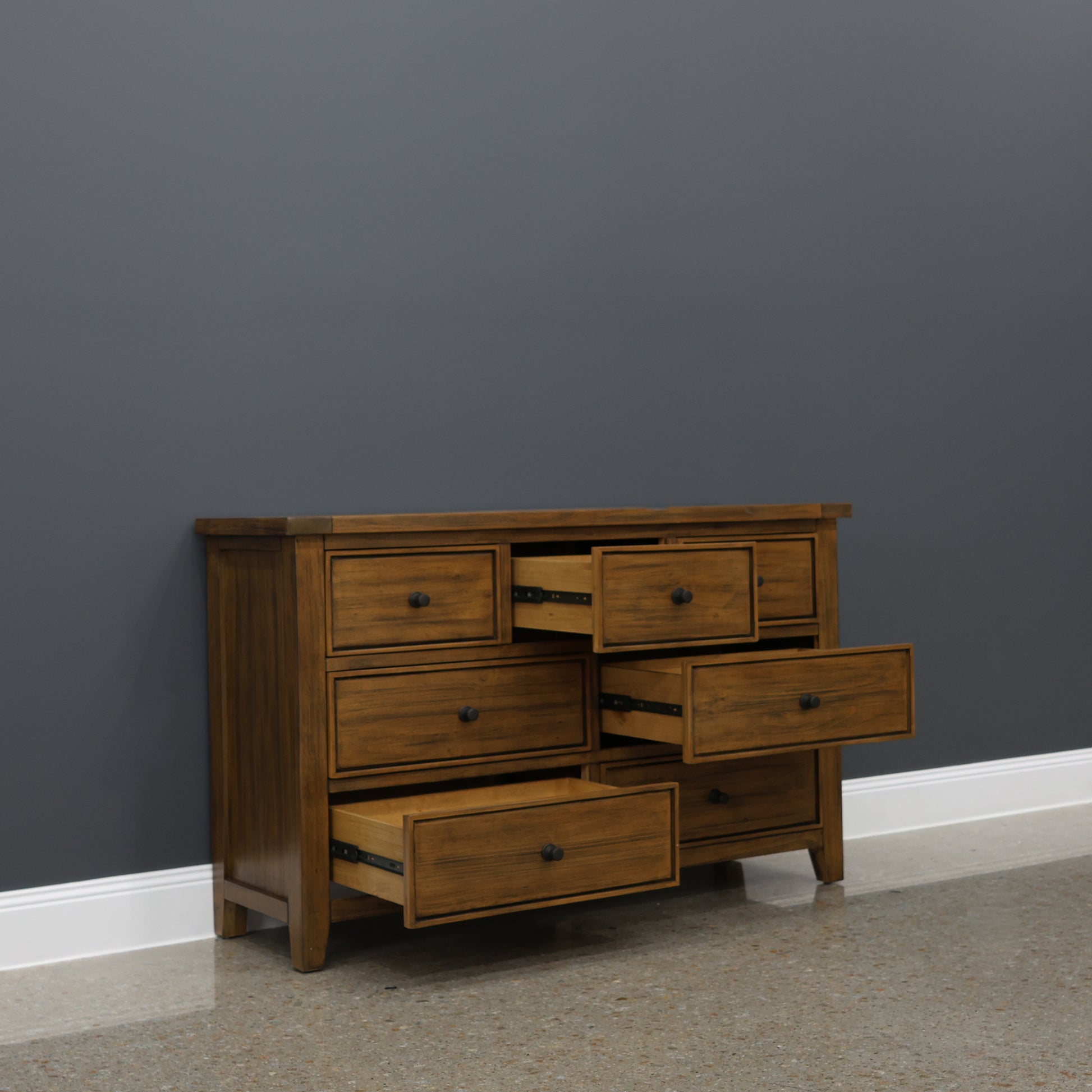 Leura Dresser