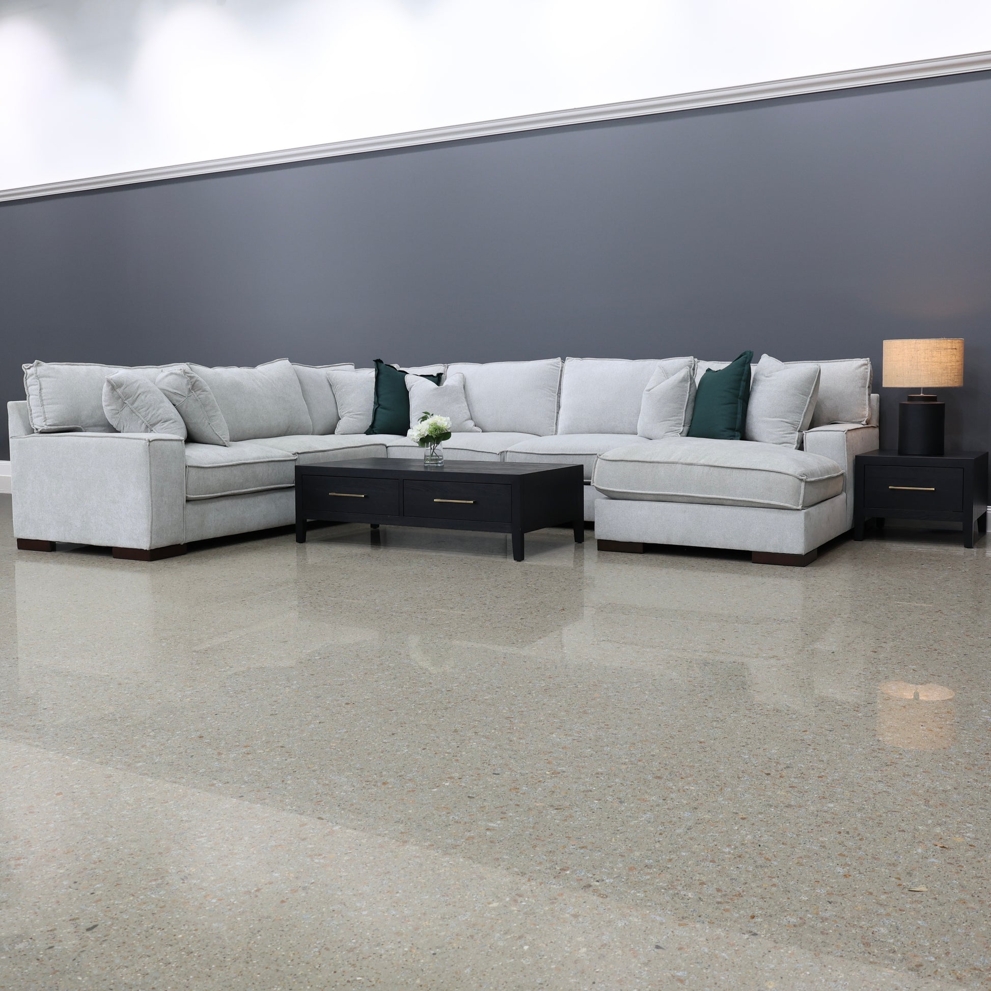 Gembrook Corner Lounge w/ RHF Chaise - Light Grey