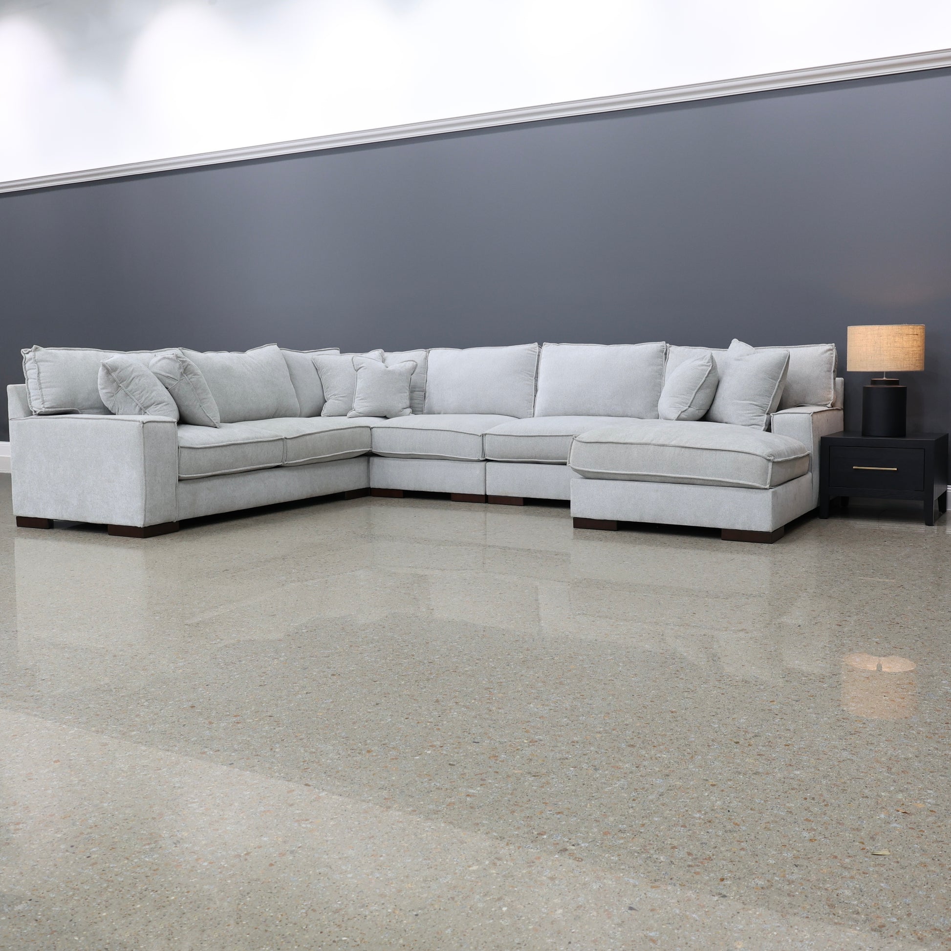 Gembrook Corner Lounge w/ RHF Chaise - Light Grey