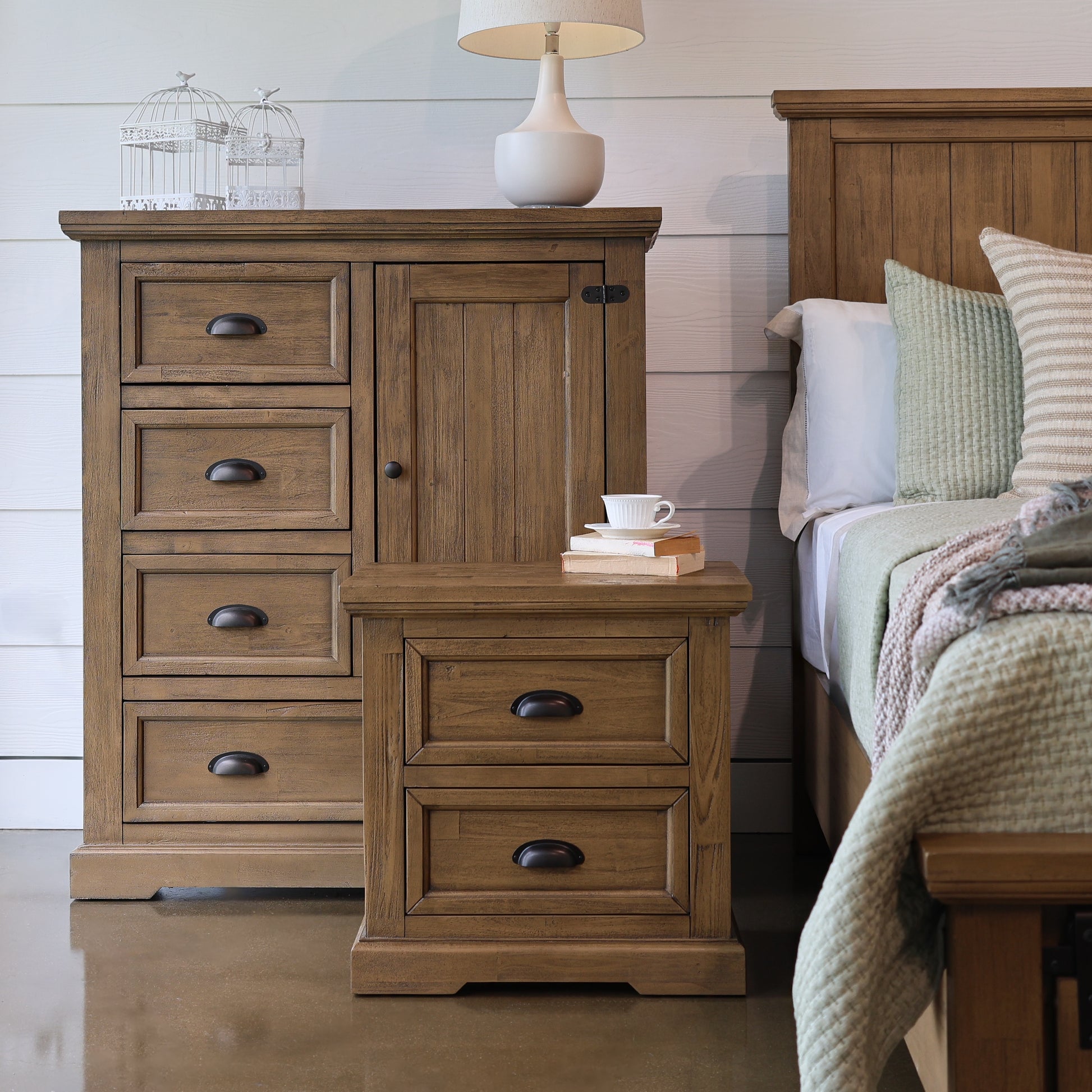 Macedon Bed w/ 2 Sliding Doors