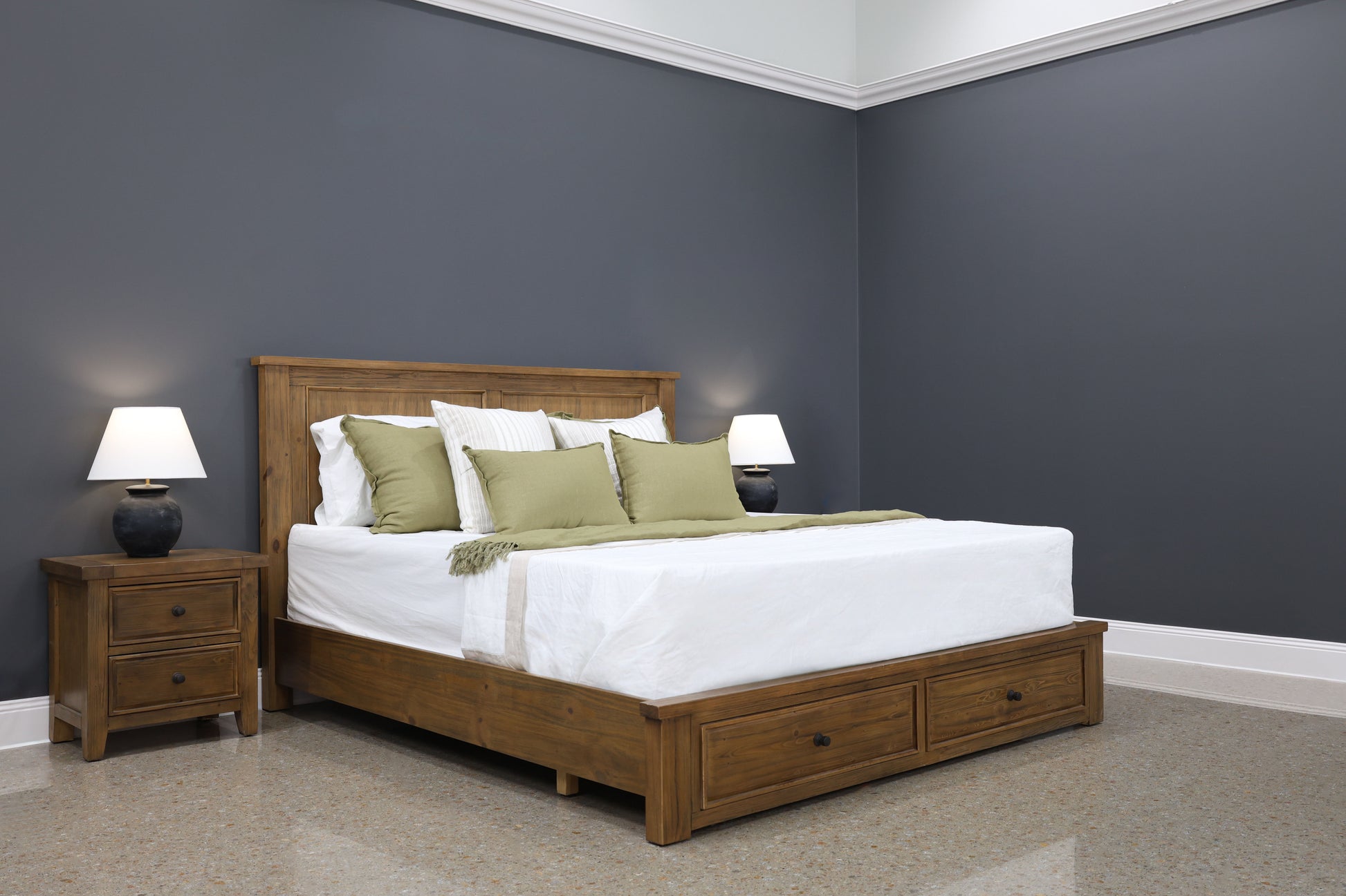 Leura Bed w/ Storage