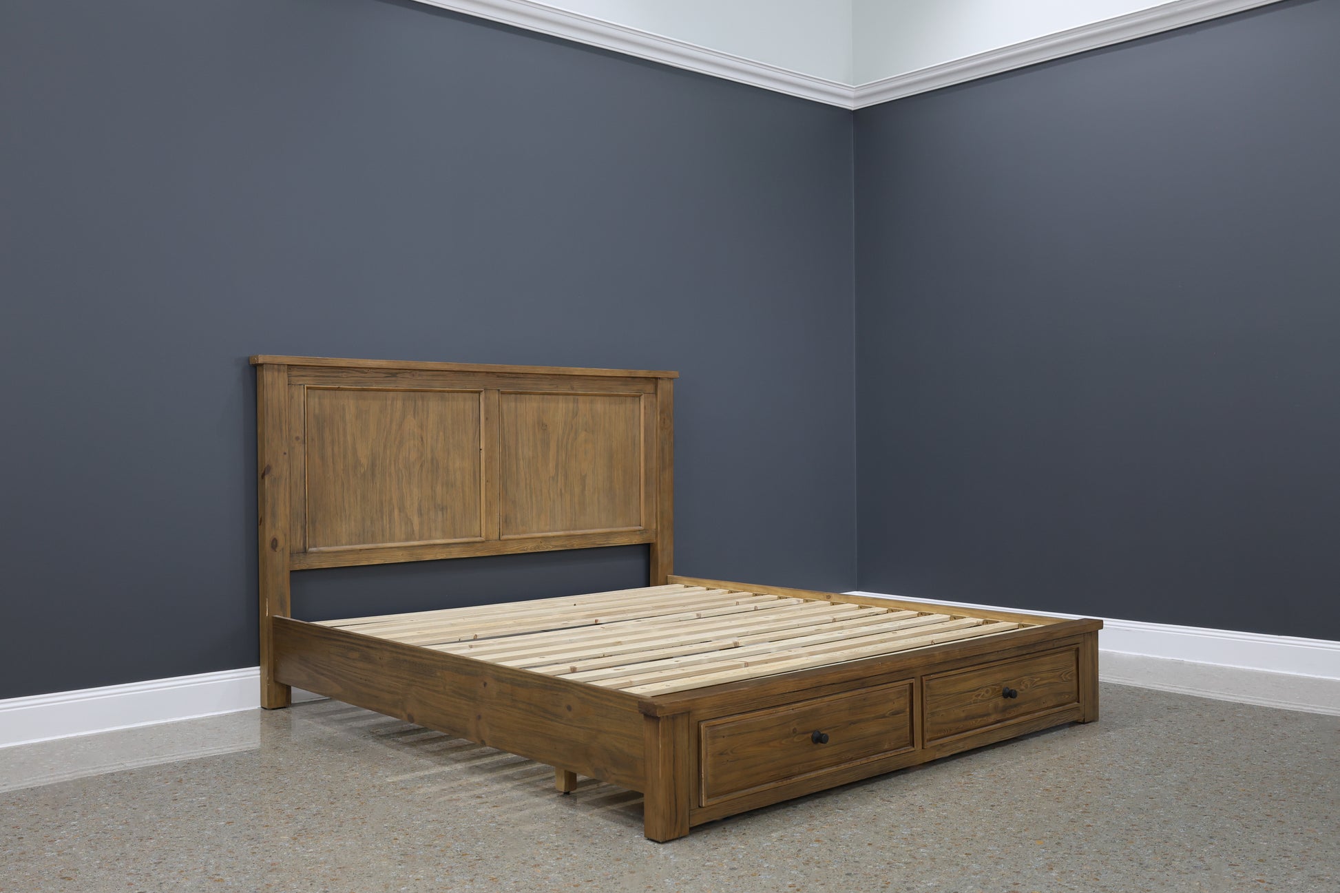 Leura Bed w/ Storage