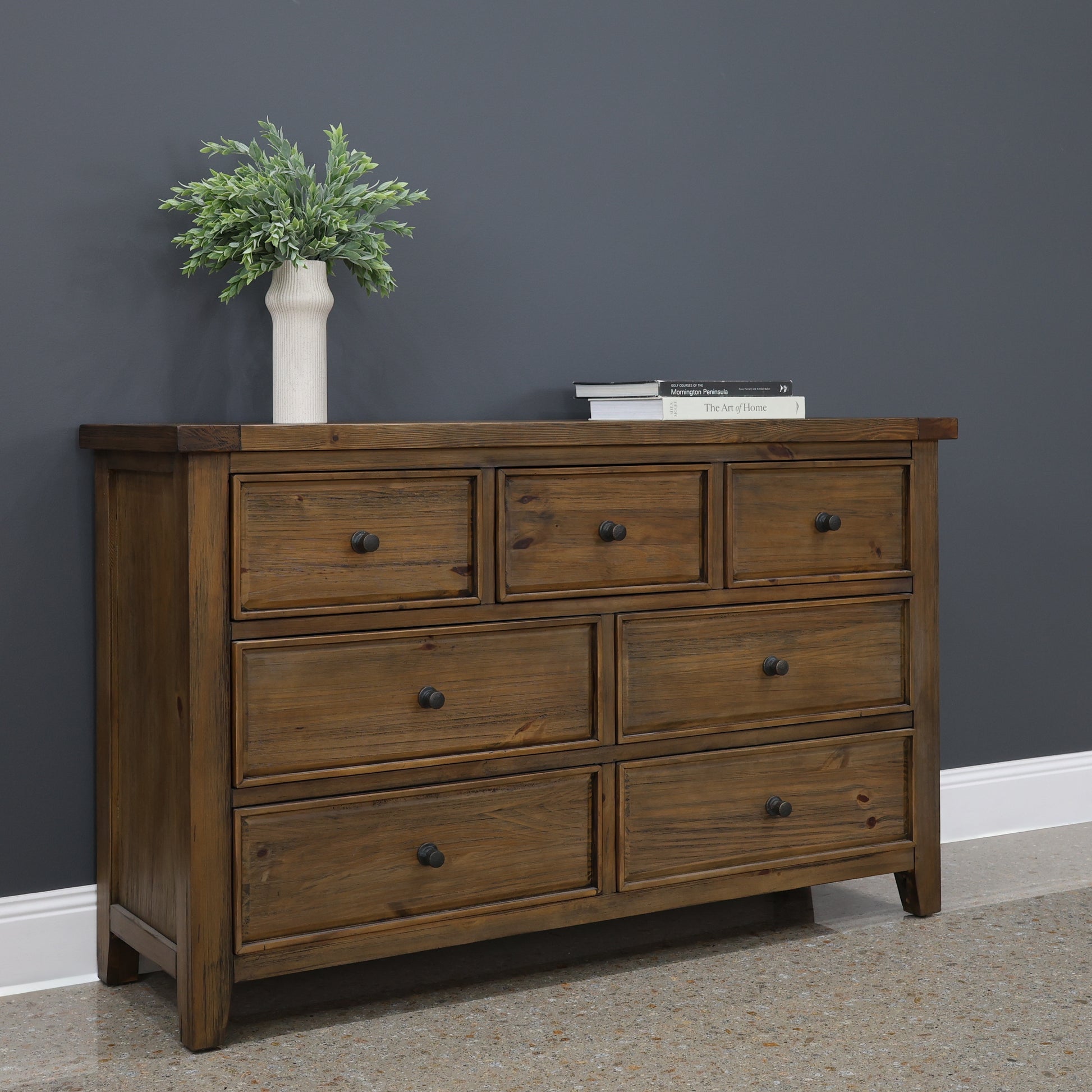 Leura Dresser