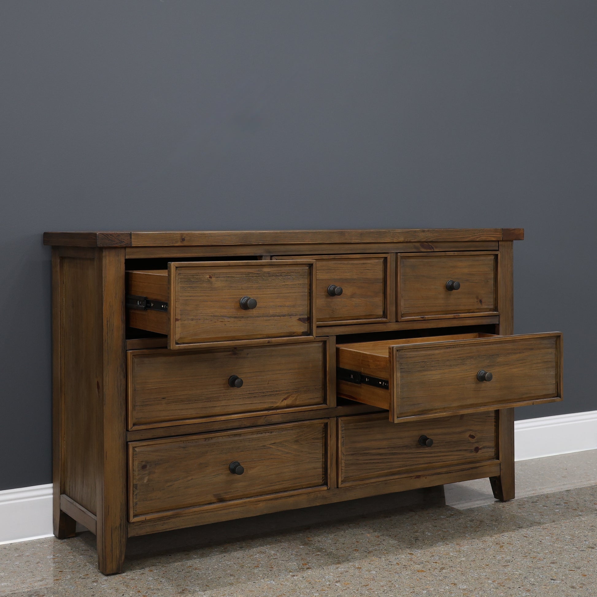 Leura Dresser