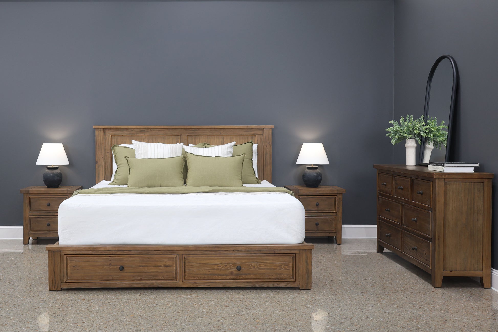 Leura Bed w/ Storage