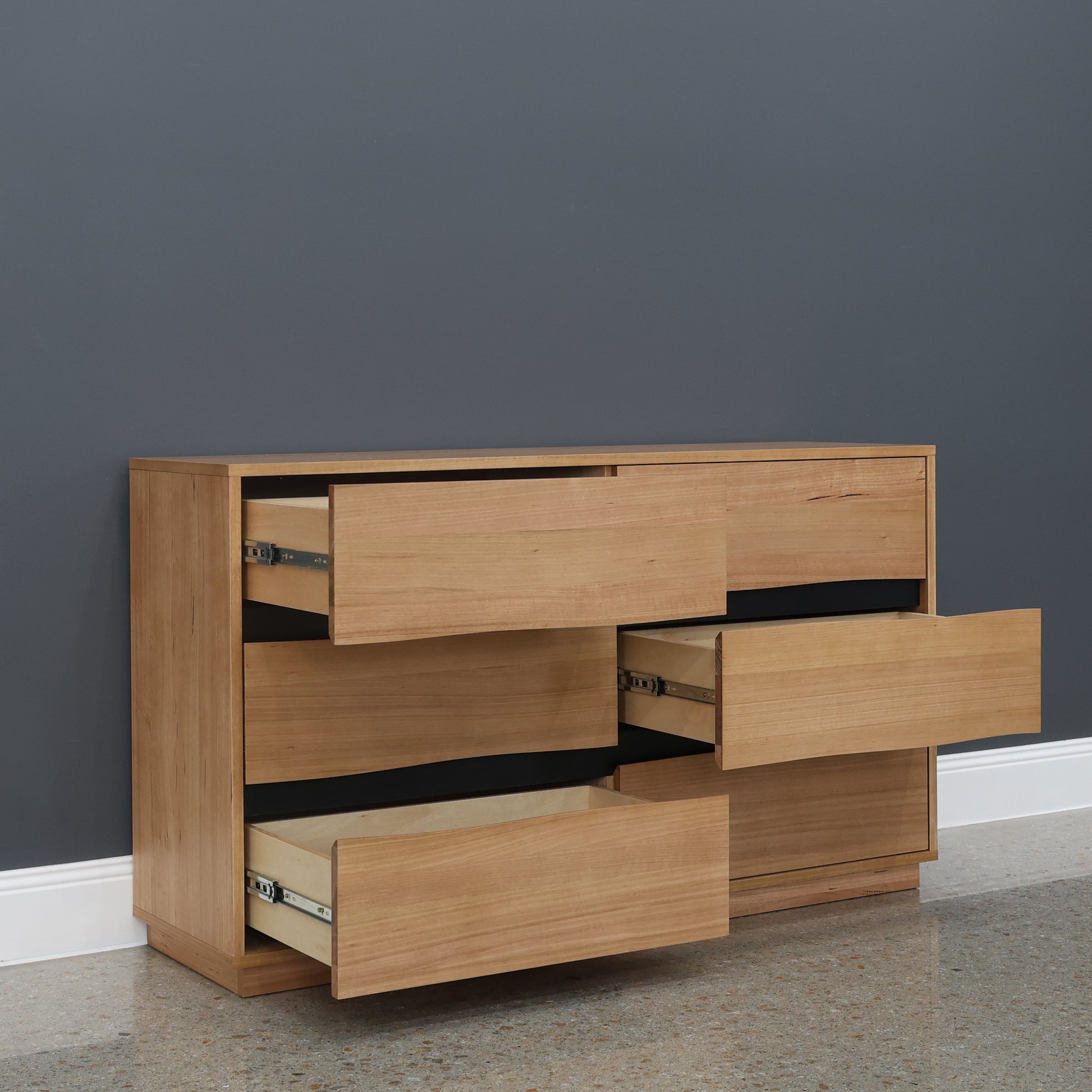 Luna Dresser
