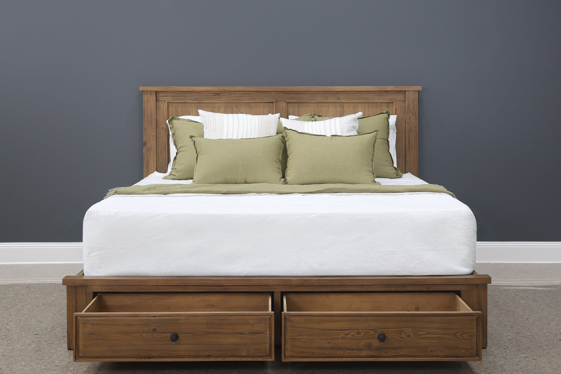 Leura Bed w/ Storage