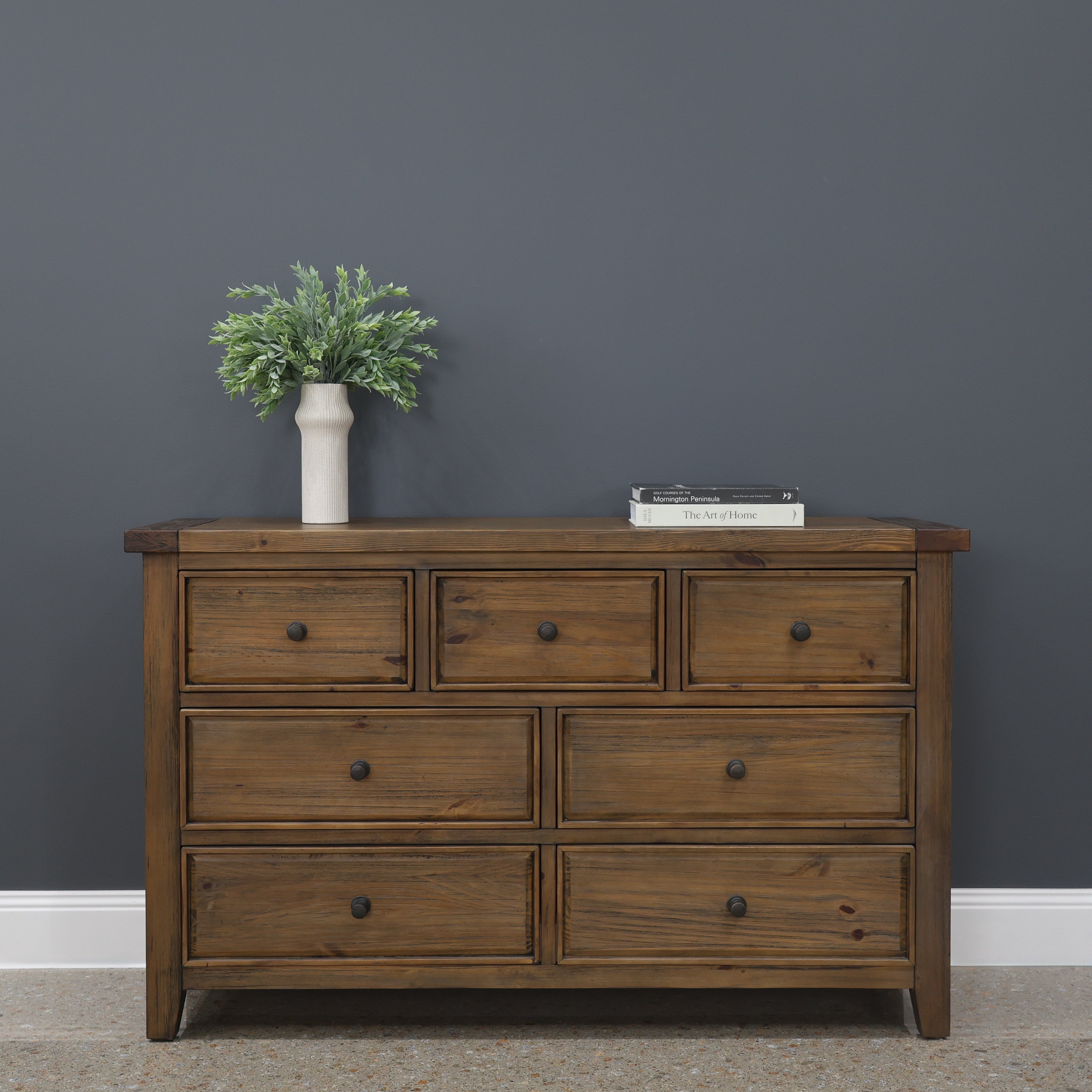 Leura Dresser
