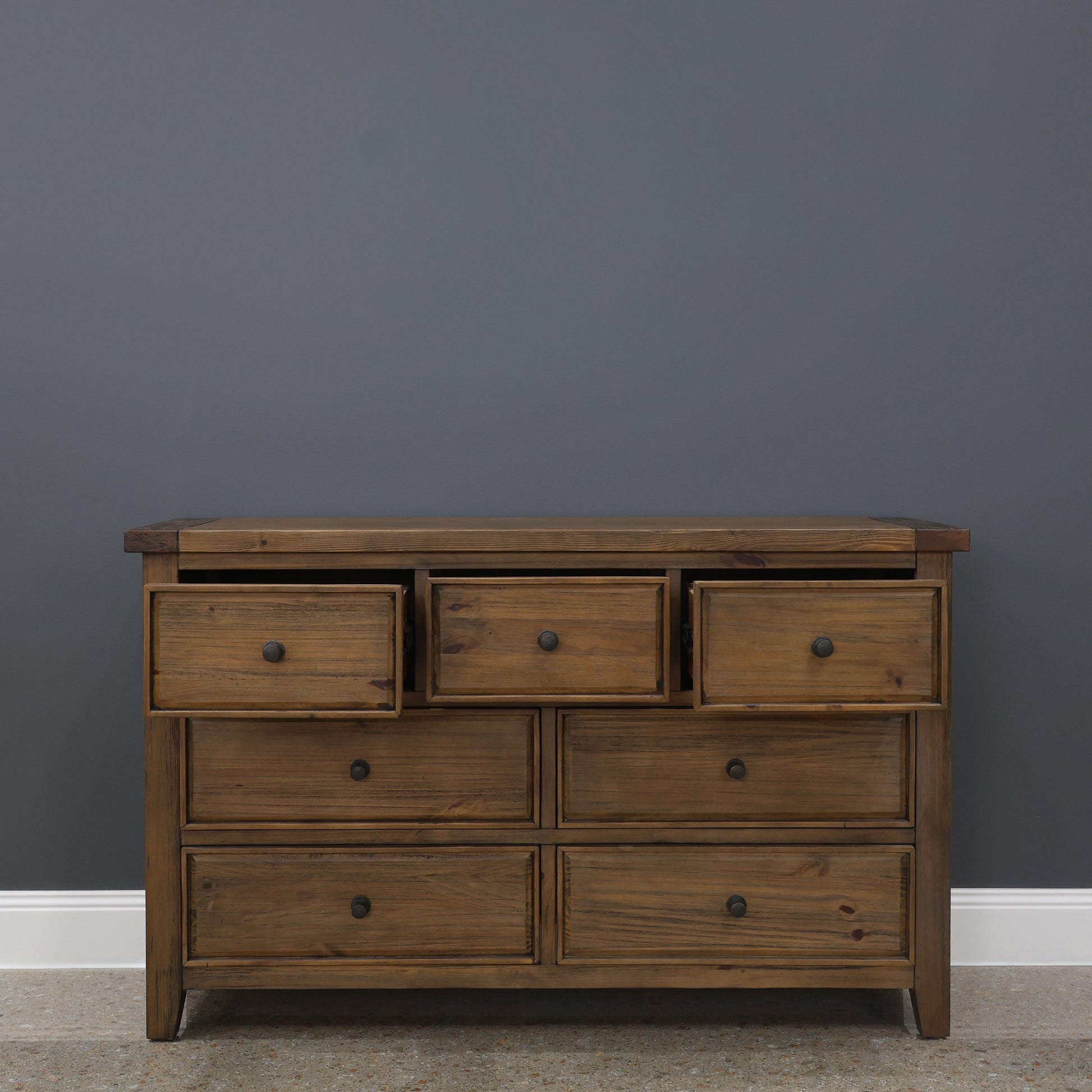 Leura Dresser