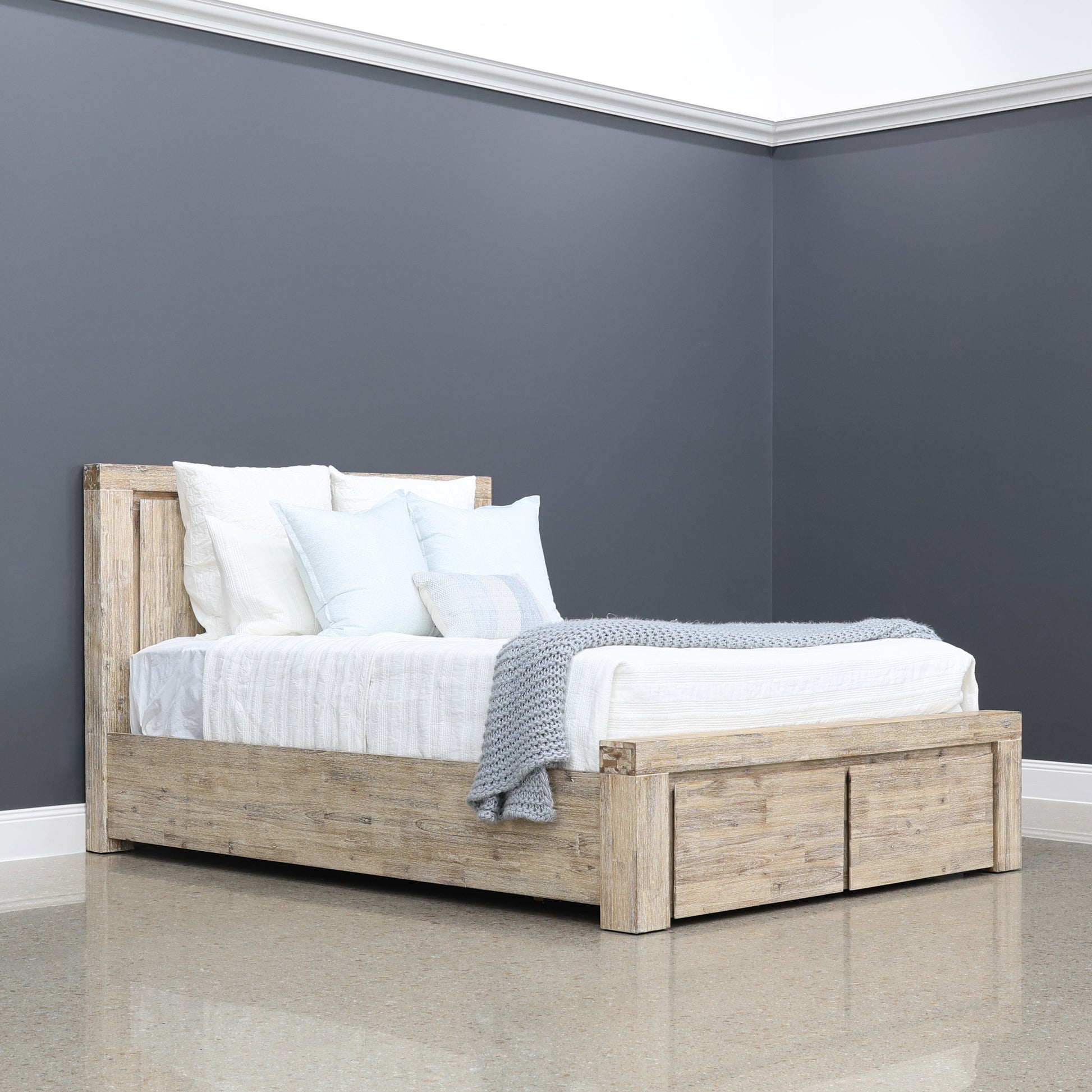 Queensland Bed w/ Storage