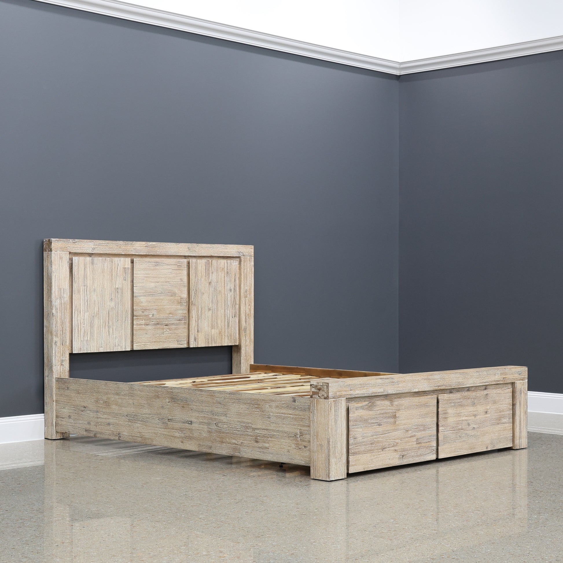 Queensland Bed w/ Storage