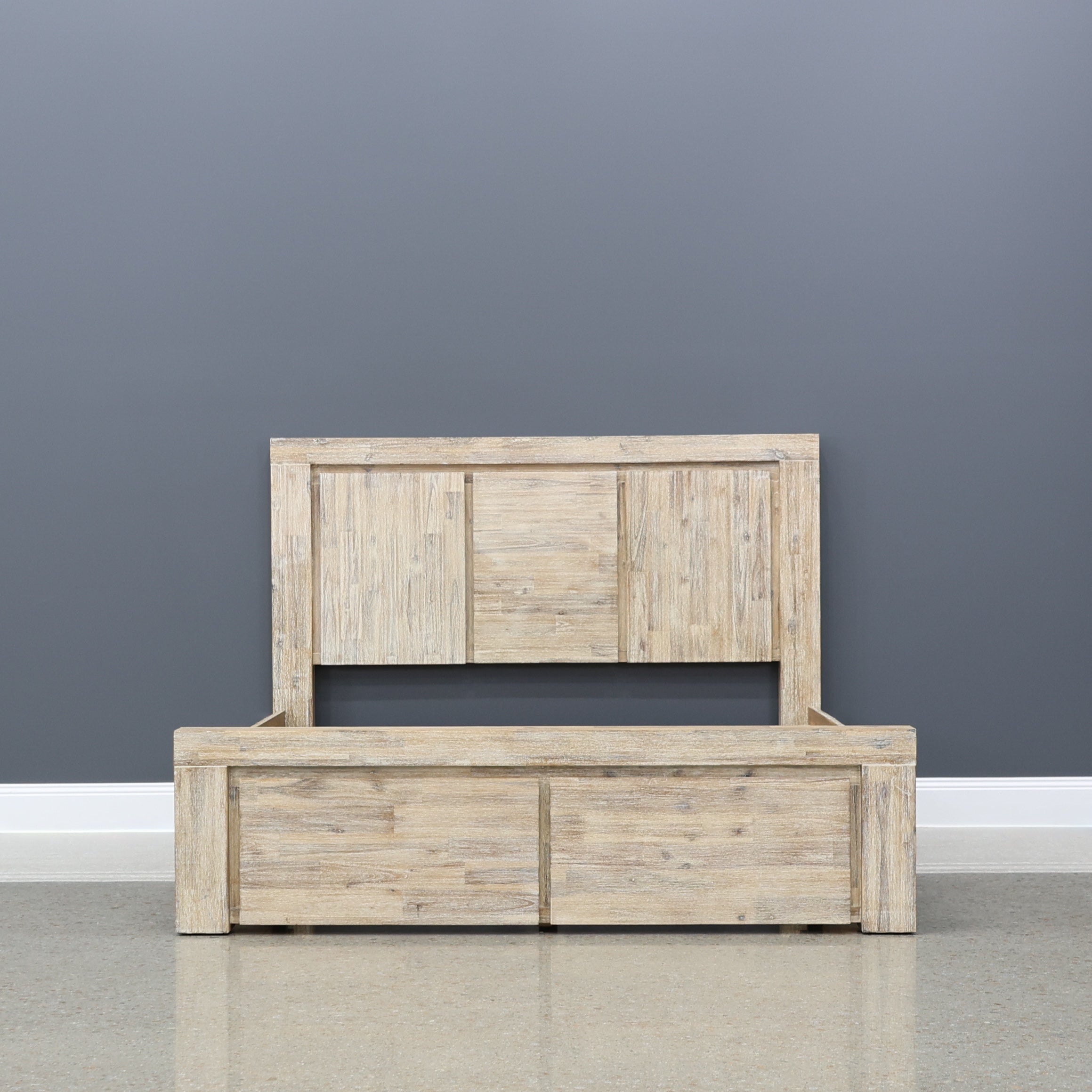 Queensland Bed w/ Storage