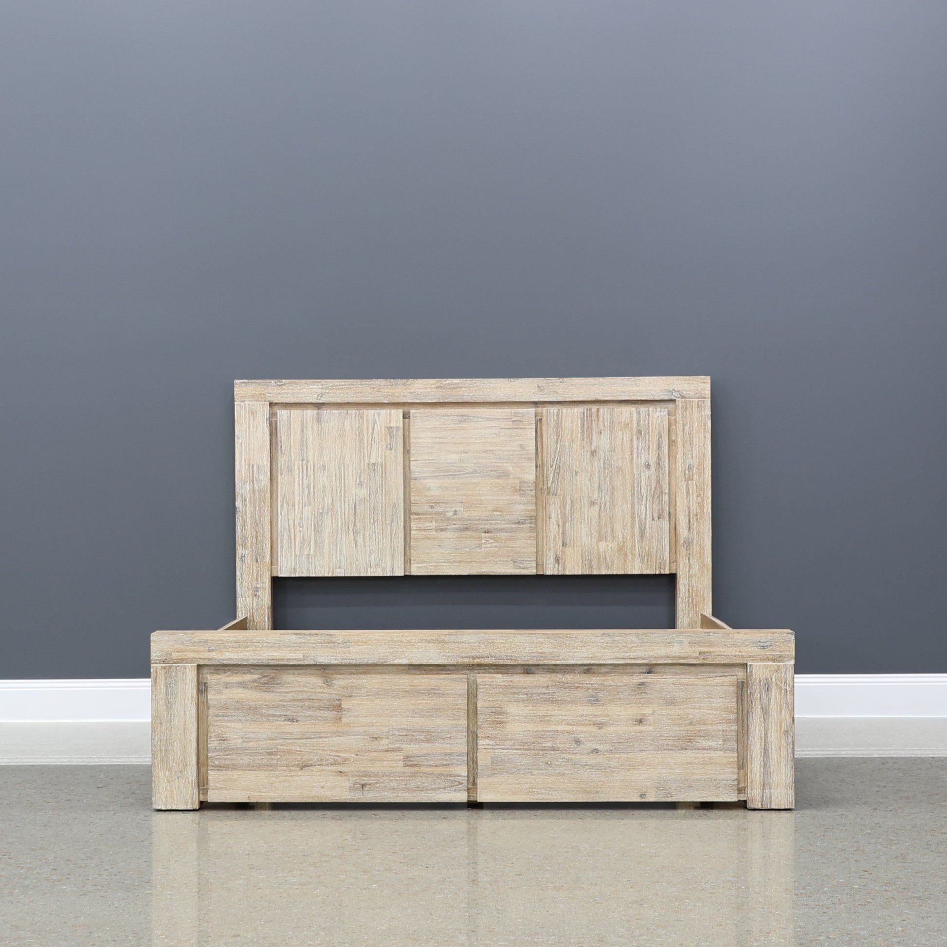 Queensland Bed w/ Storage