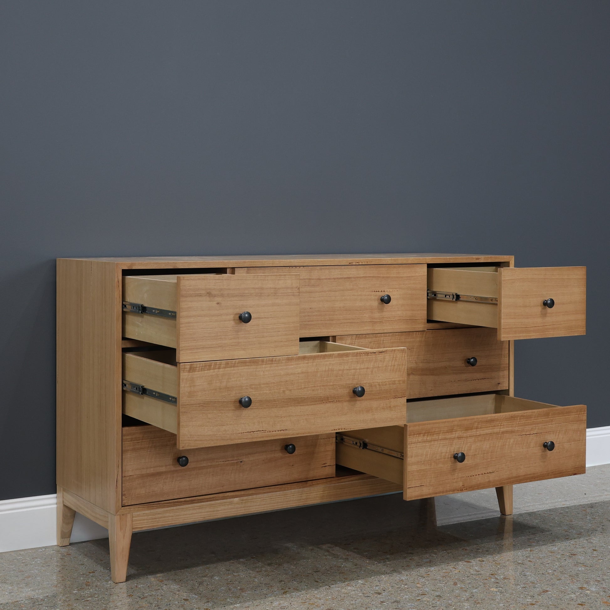 Colmar Dresser