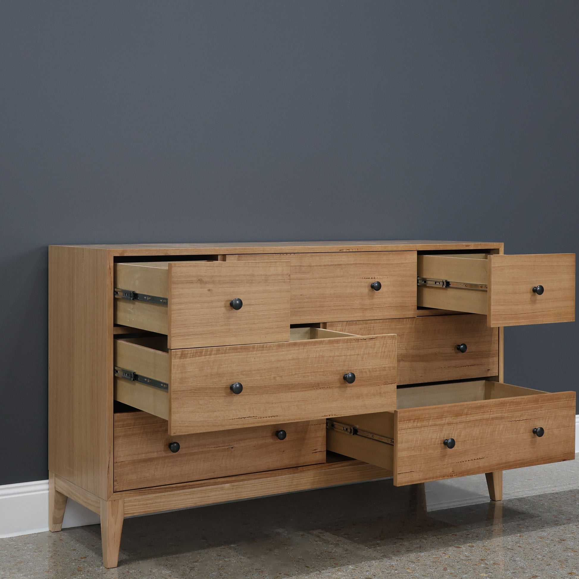 Colmar Dresser