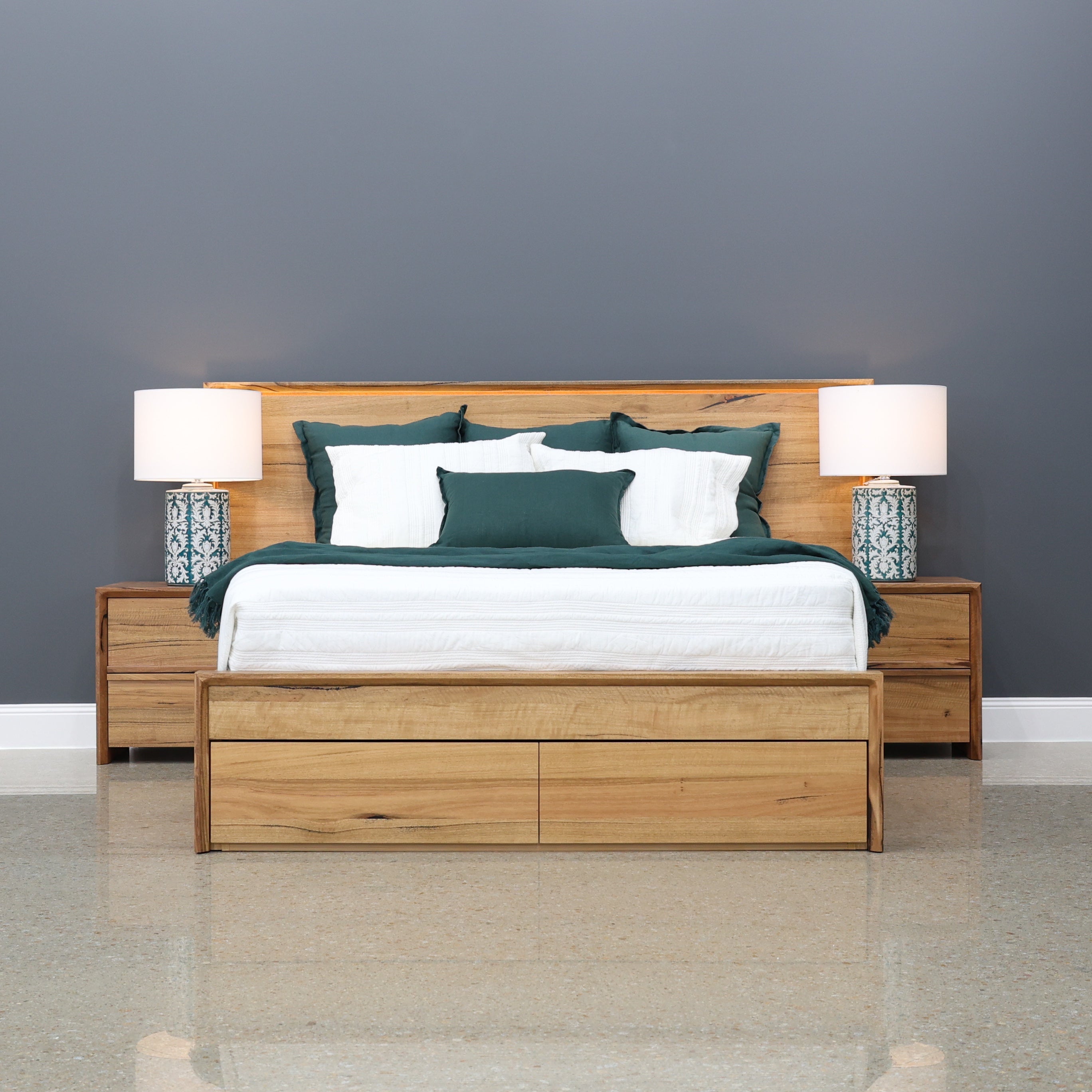Scarbrough Bed w/ Storage & 2x Bedsides