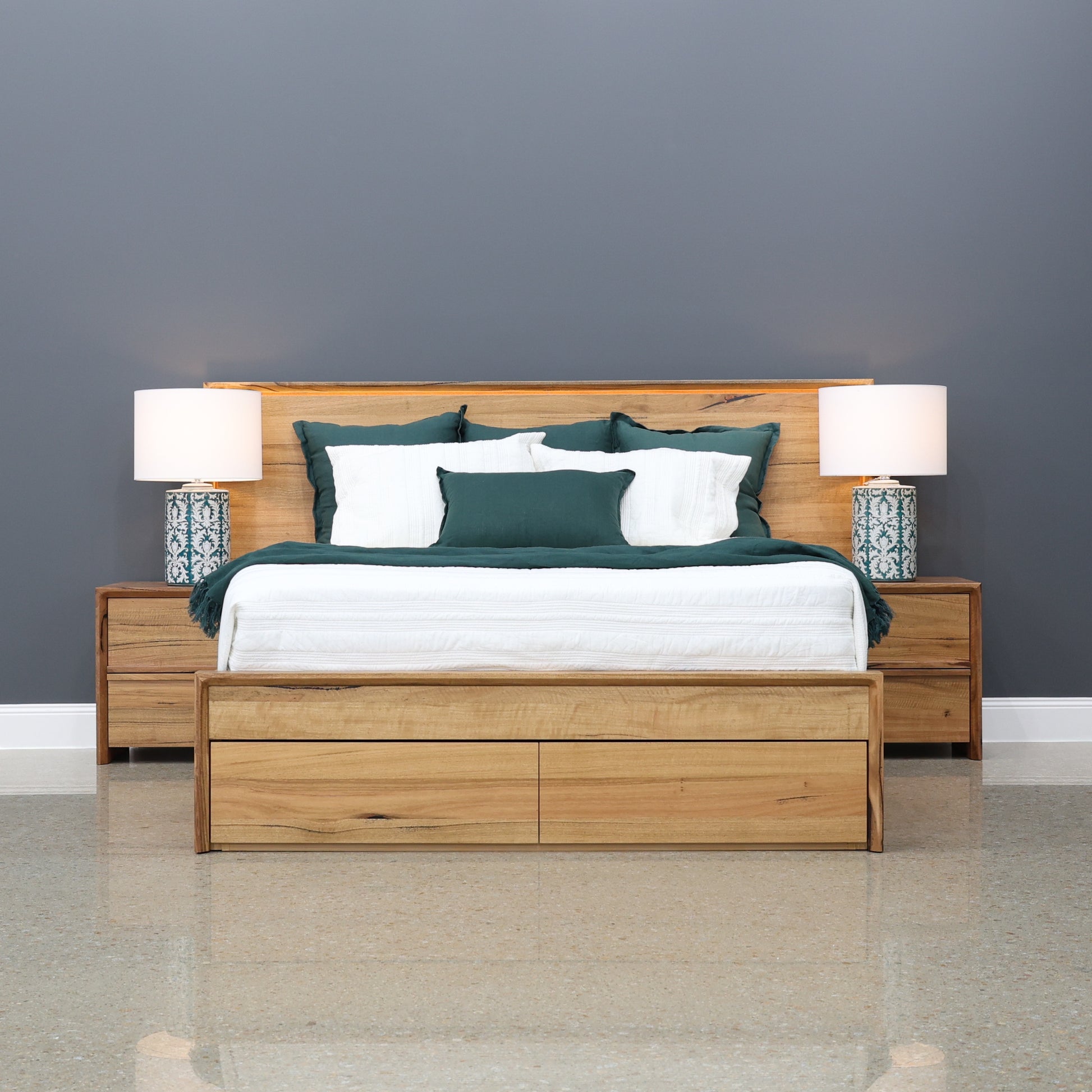 Scarbrough Bed w/ Storage & 2x Bedsides