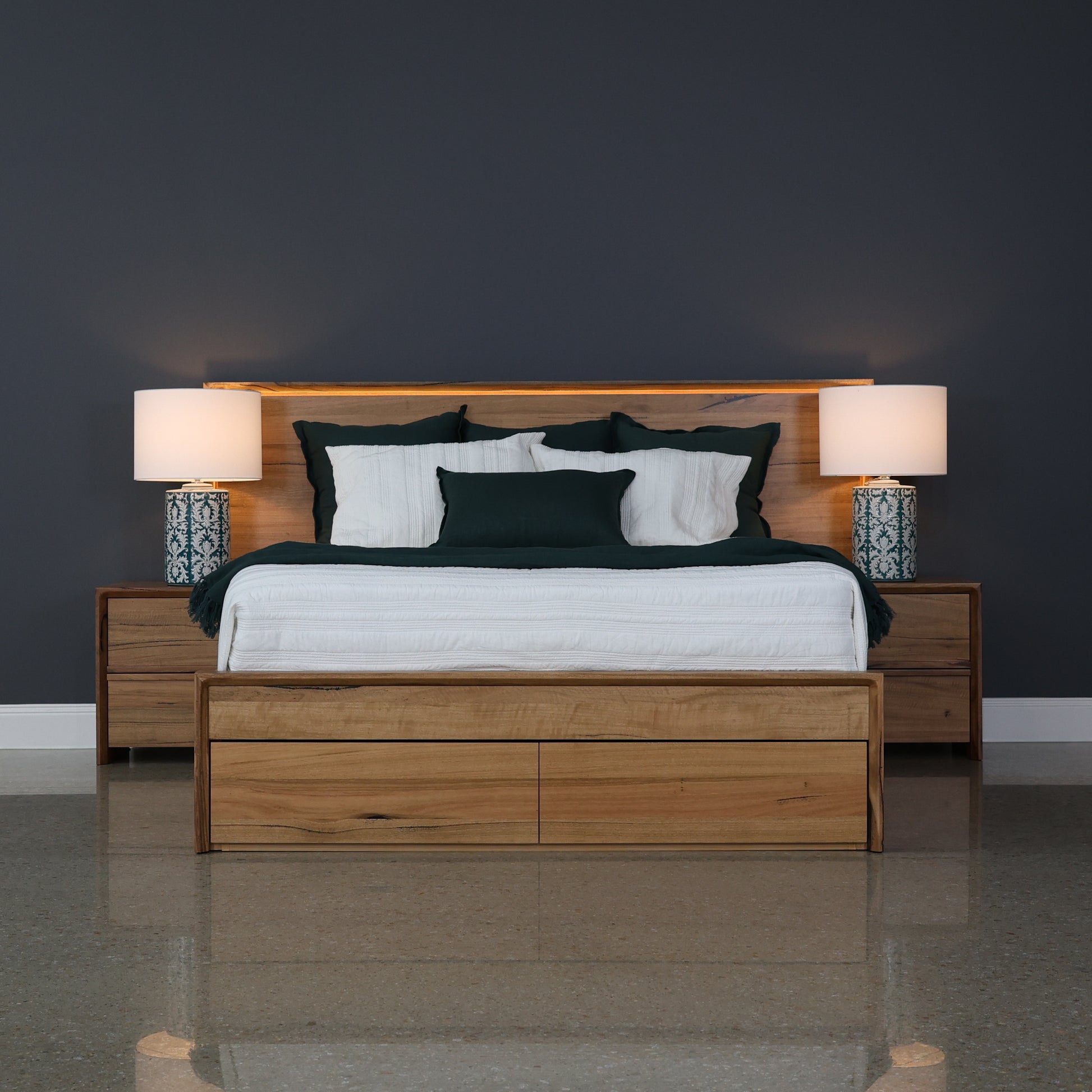 Scarbrough Bed w/ Storage & 2x Bedsides