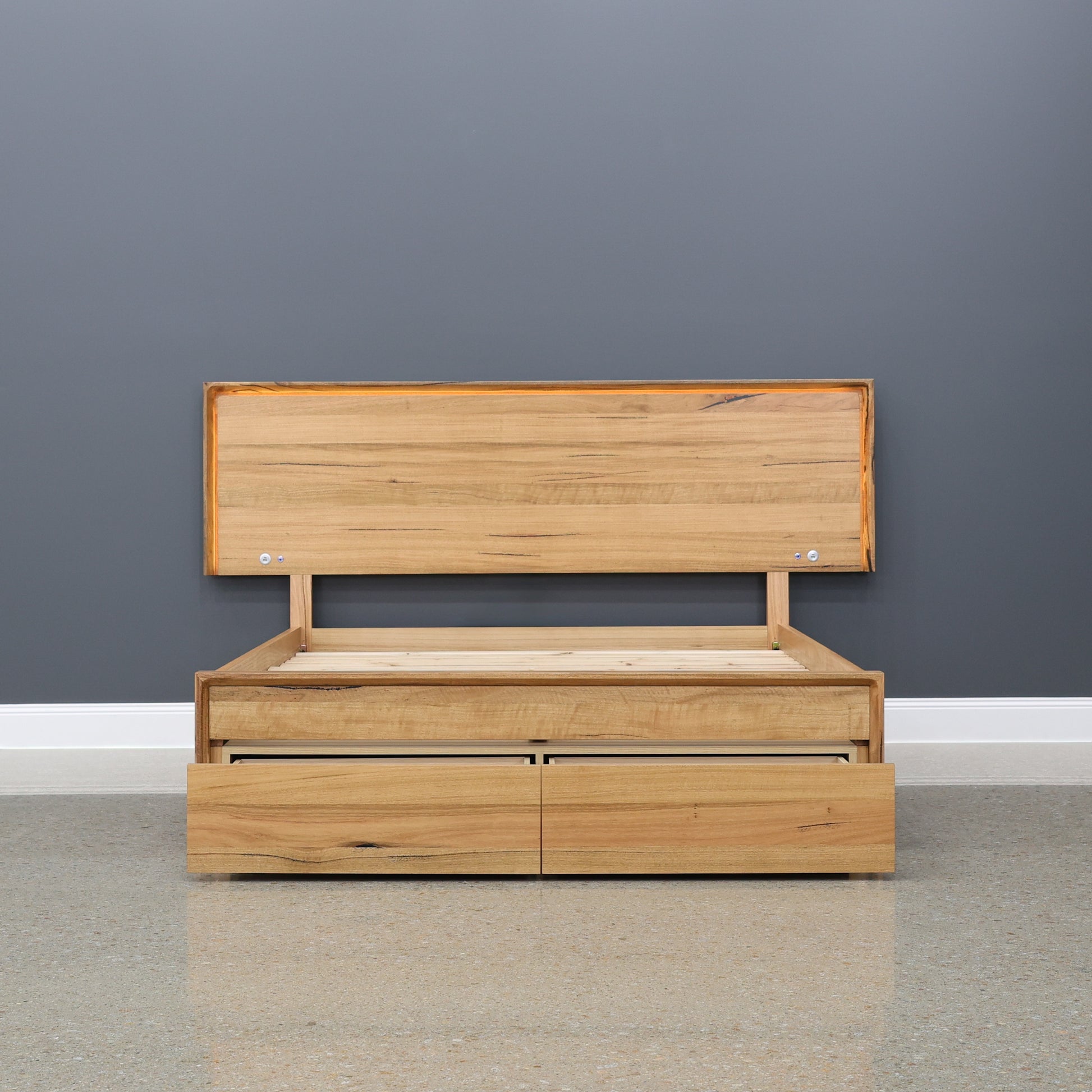 Scarbrough Bed w/ Storage & 2x Bedsides