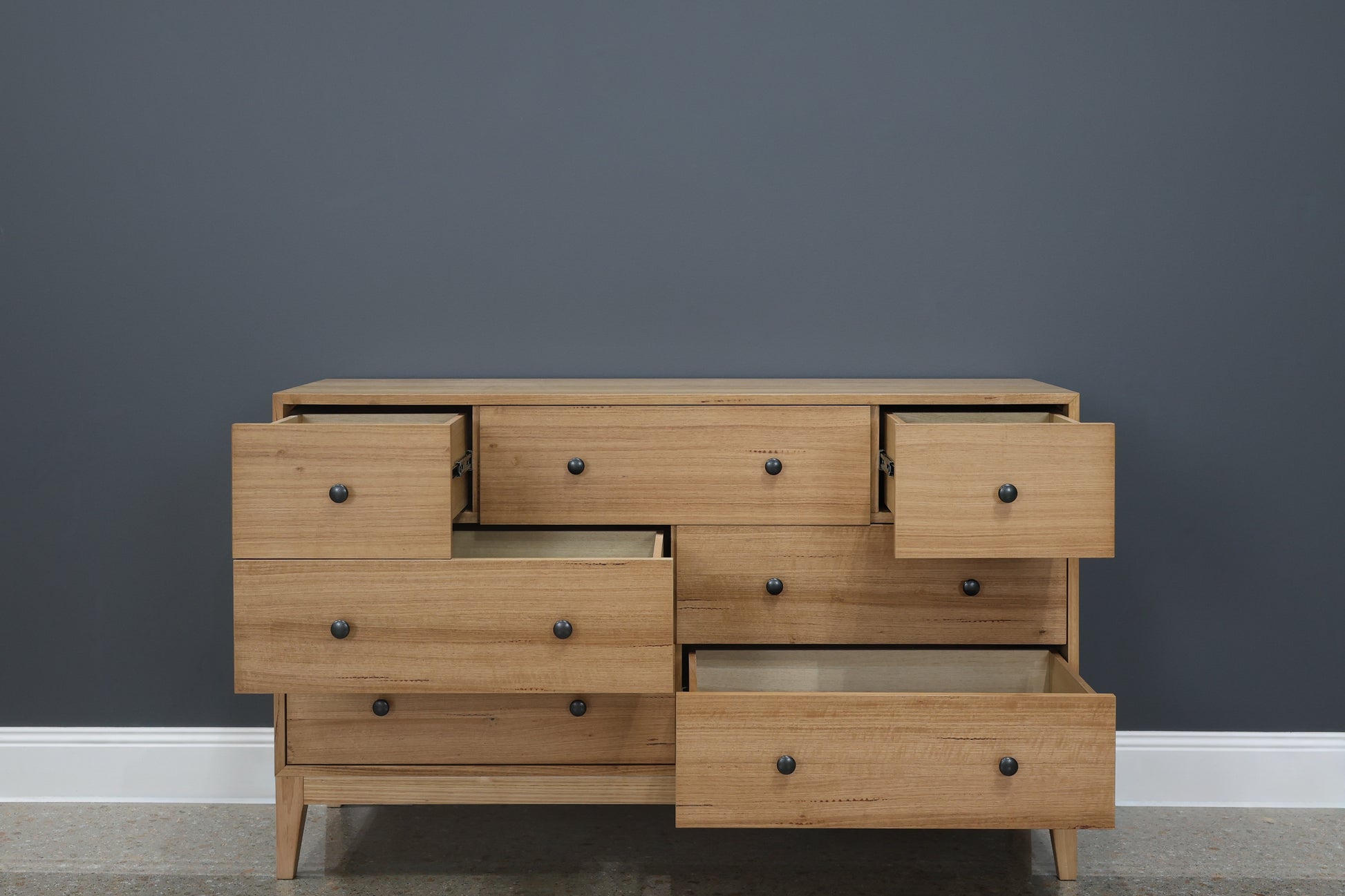 Colmar Dresser
