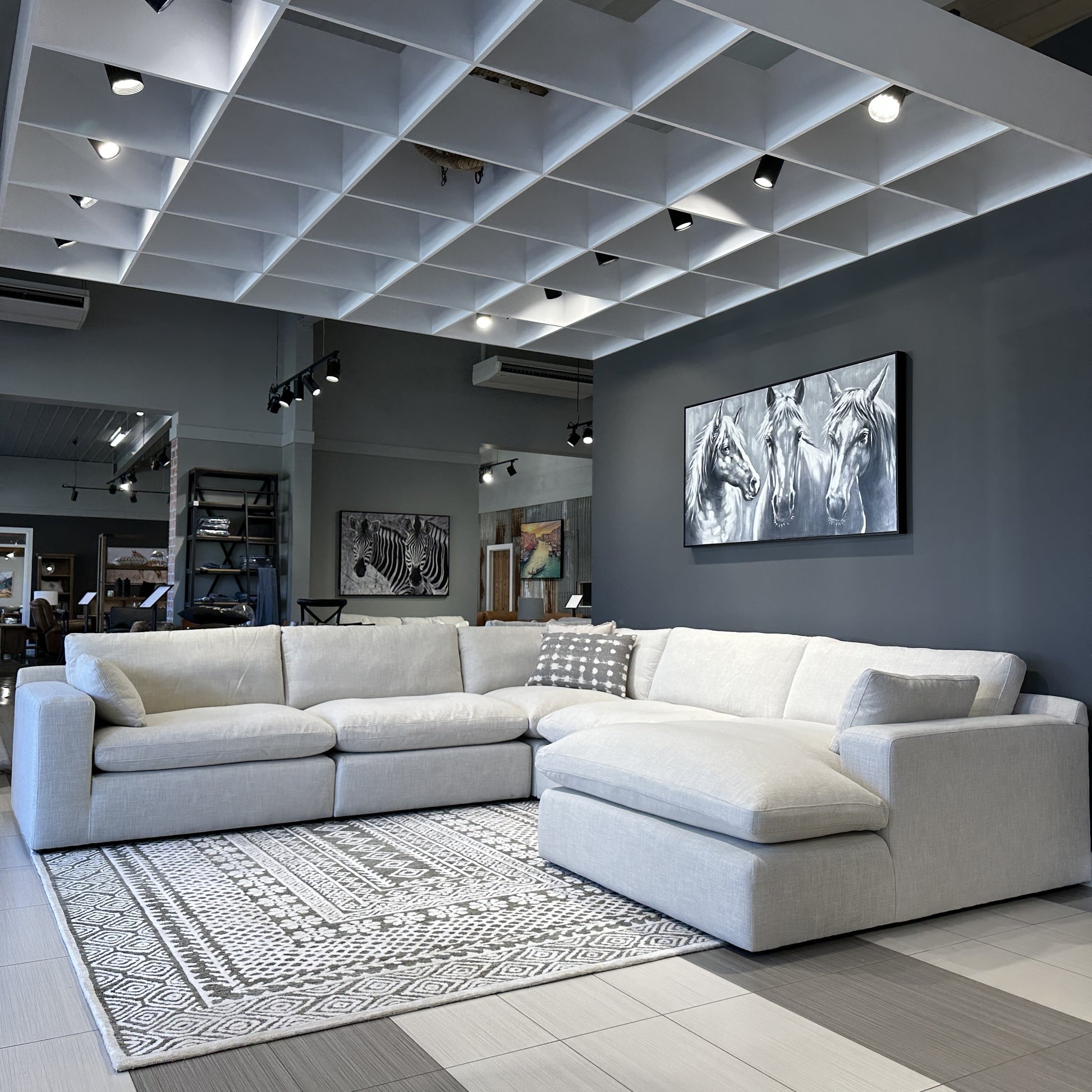 Traralgon Chaise - RAF - Linen