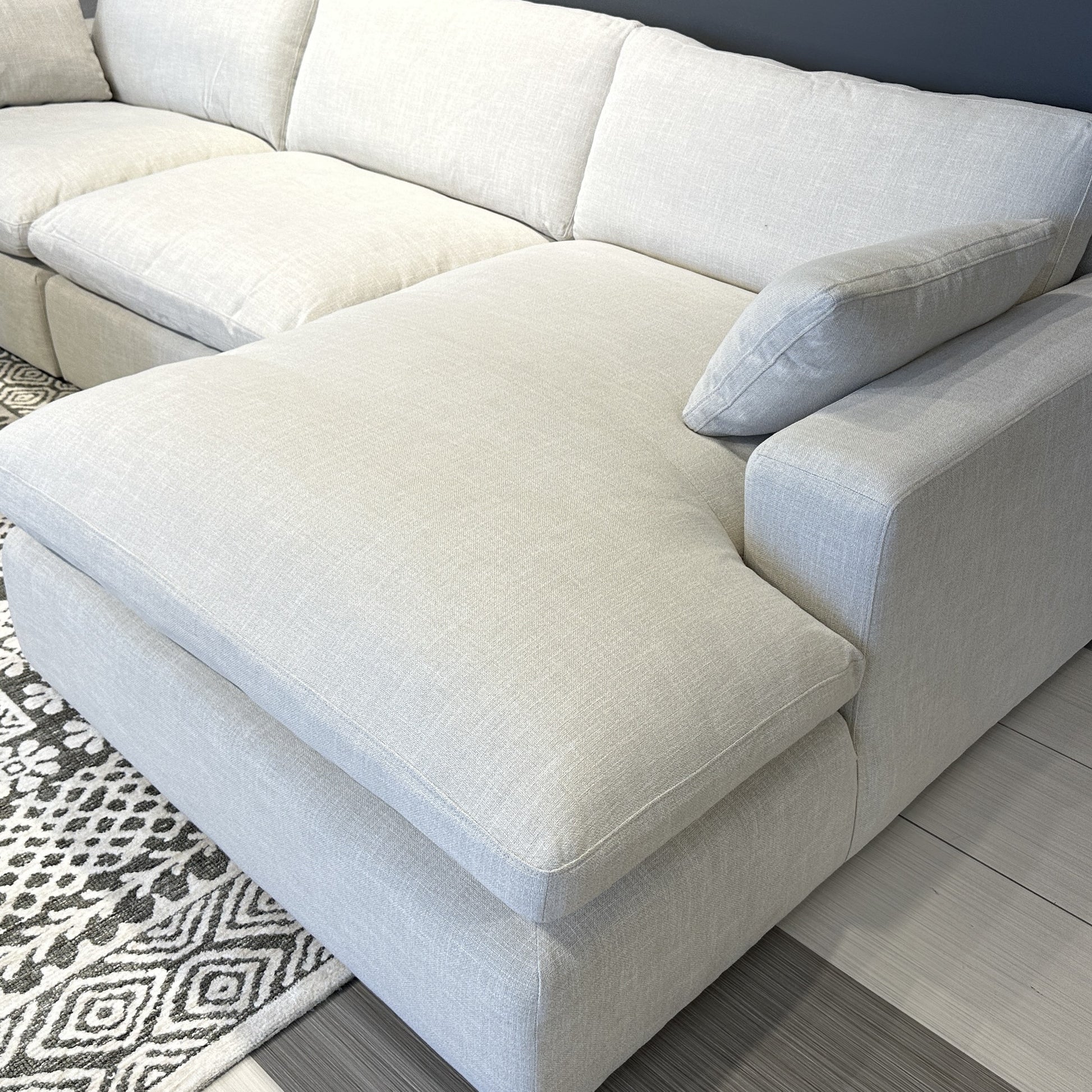 Traralgon Chaise - RAF - Linen