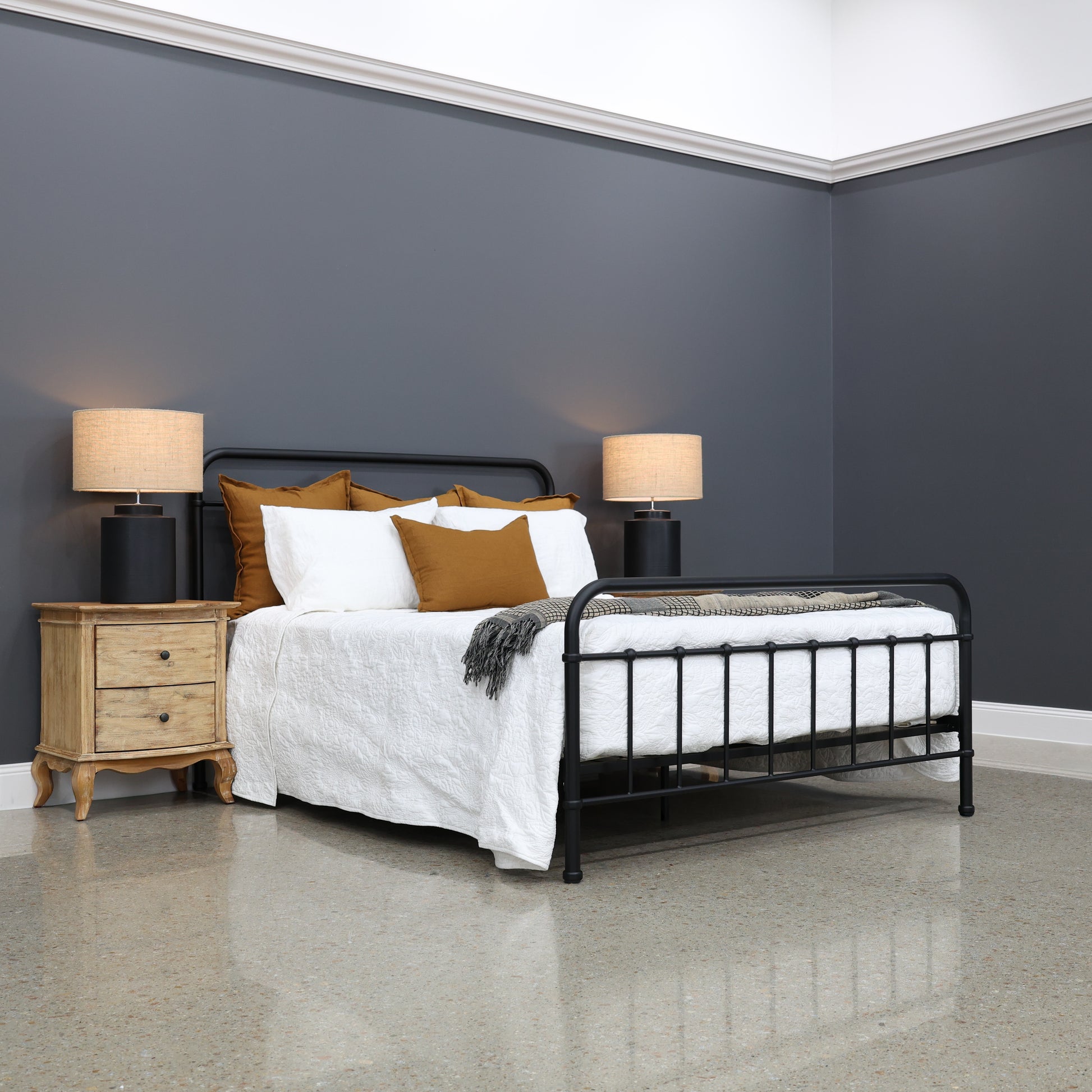 Emerald Bed - Black