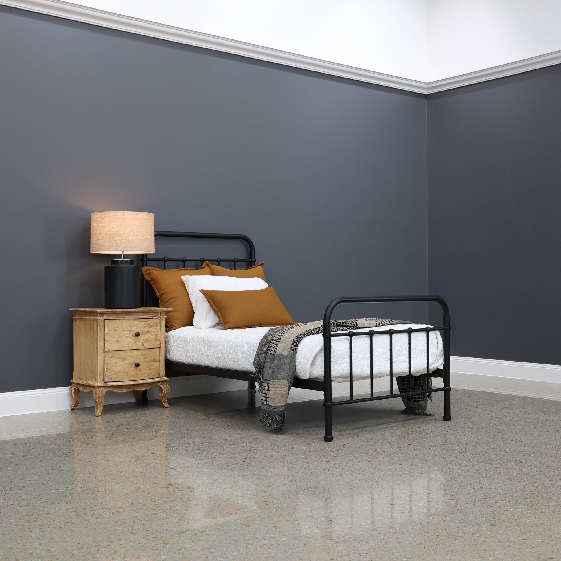 Emerald Bed - Black