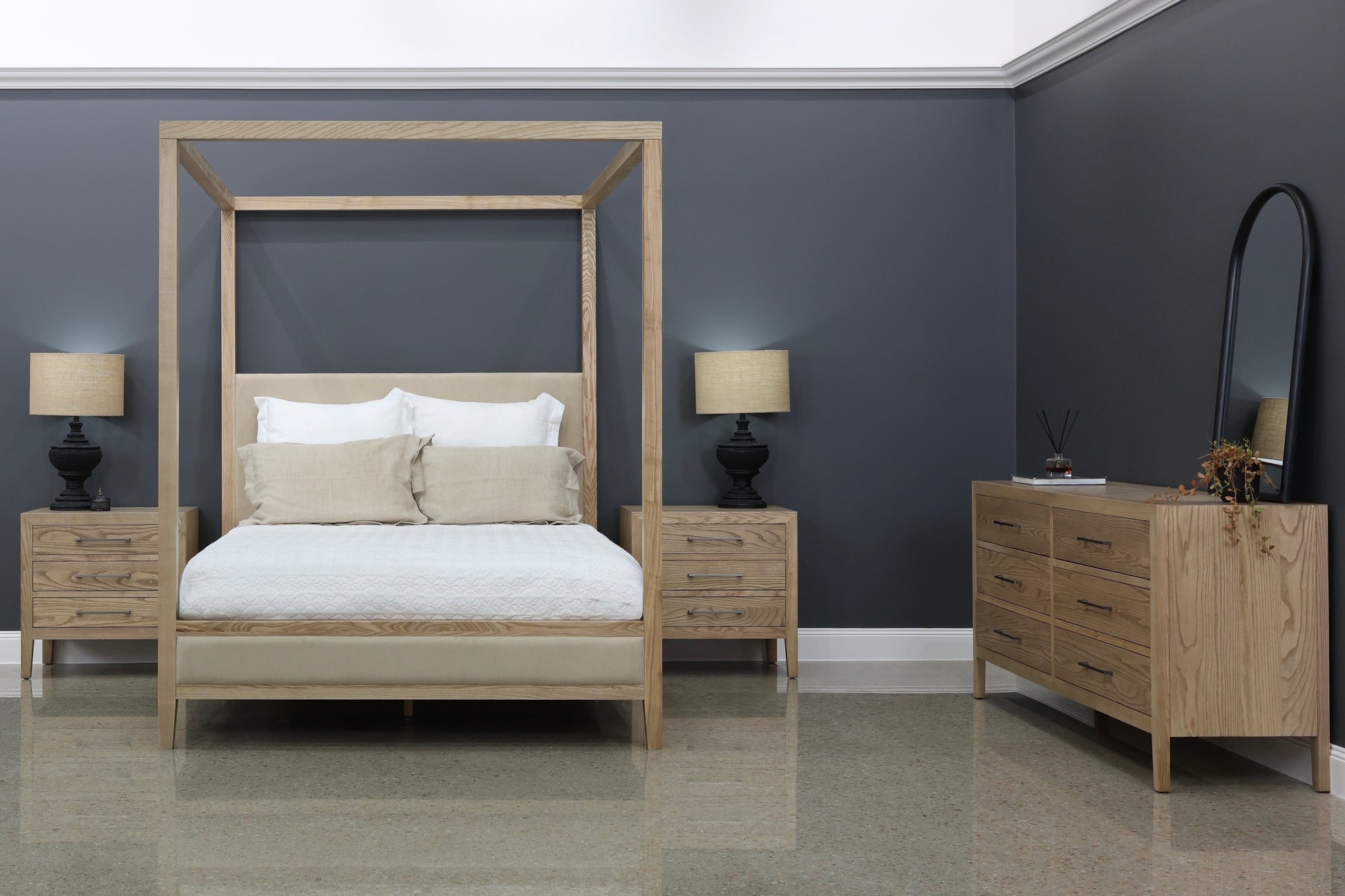 Elizabeth Bed w/ Posts  - Natural