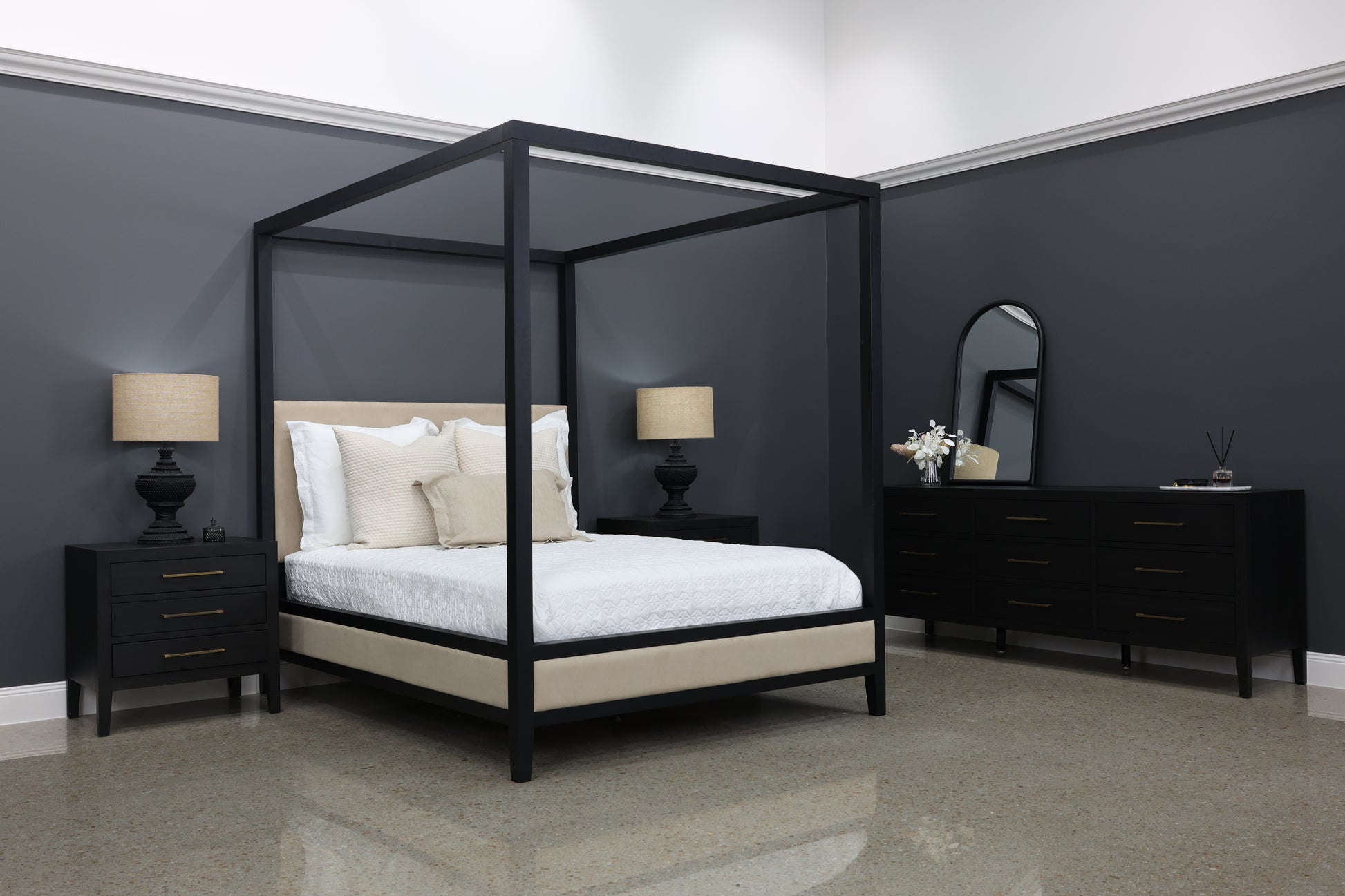 Elizabeth Bed w/ Posts