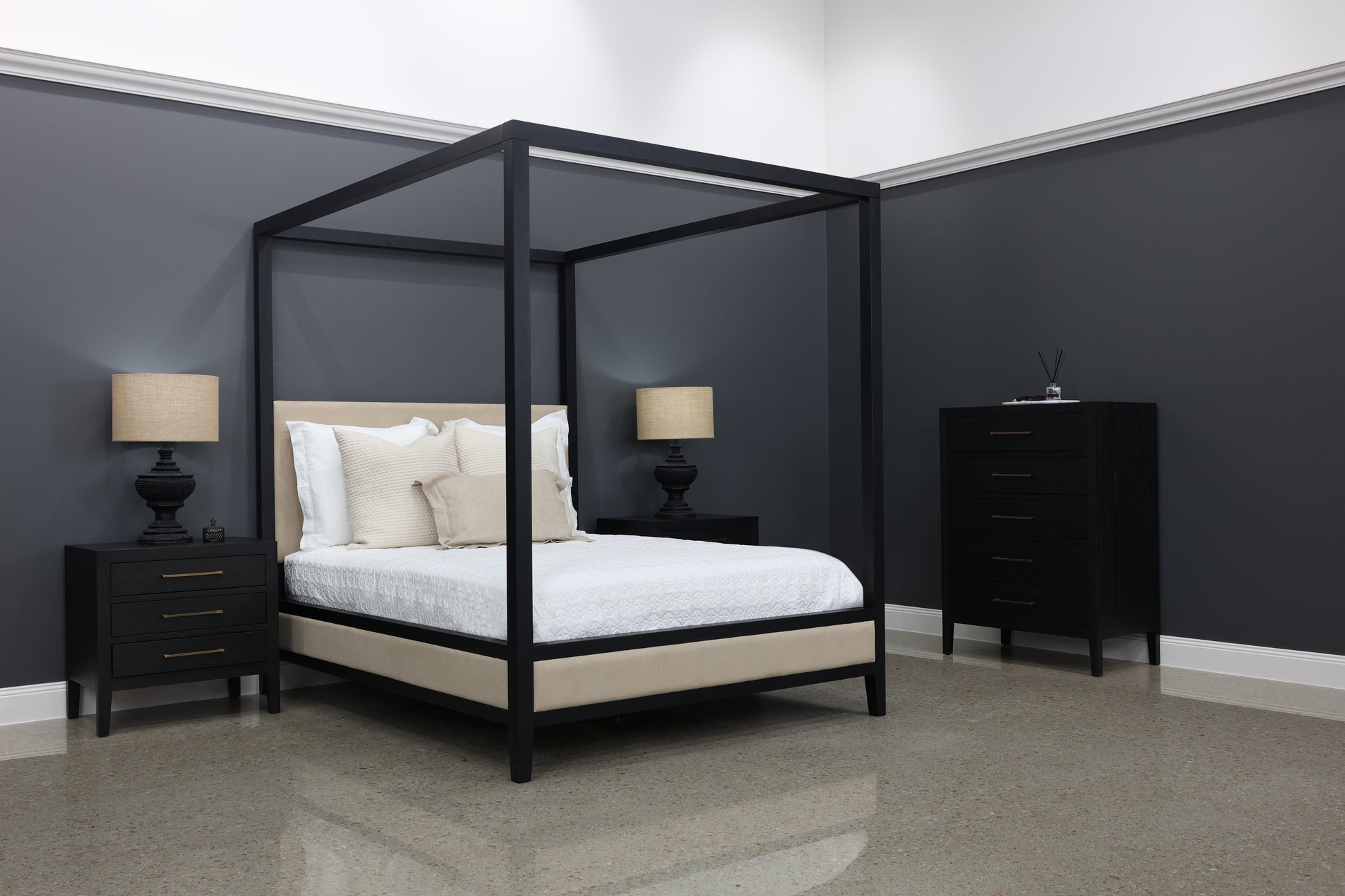 Elizabeth Bed w/ Posts