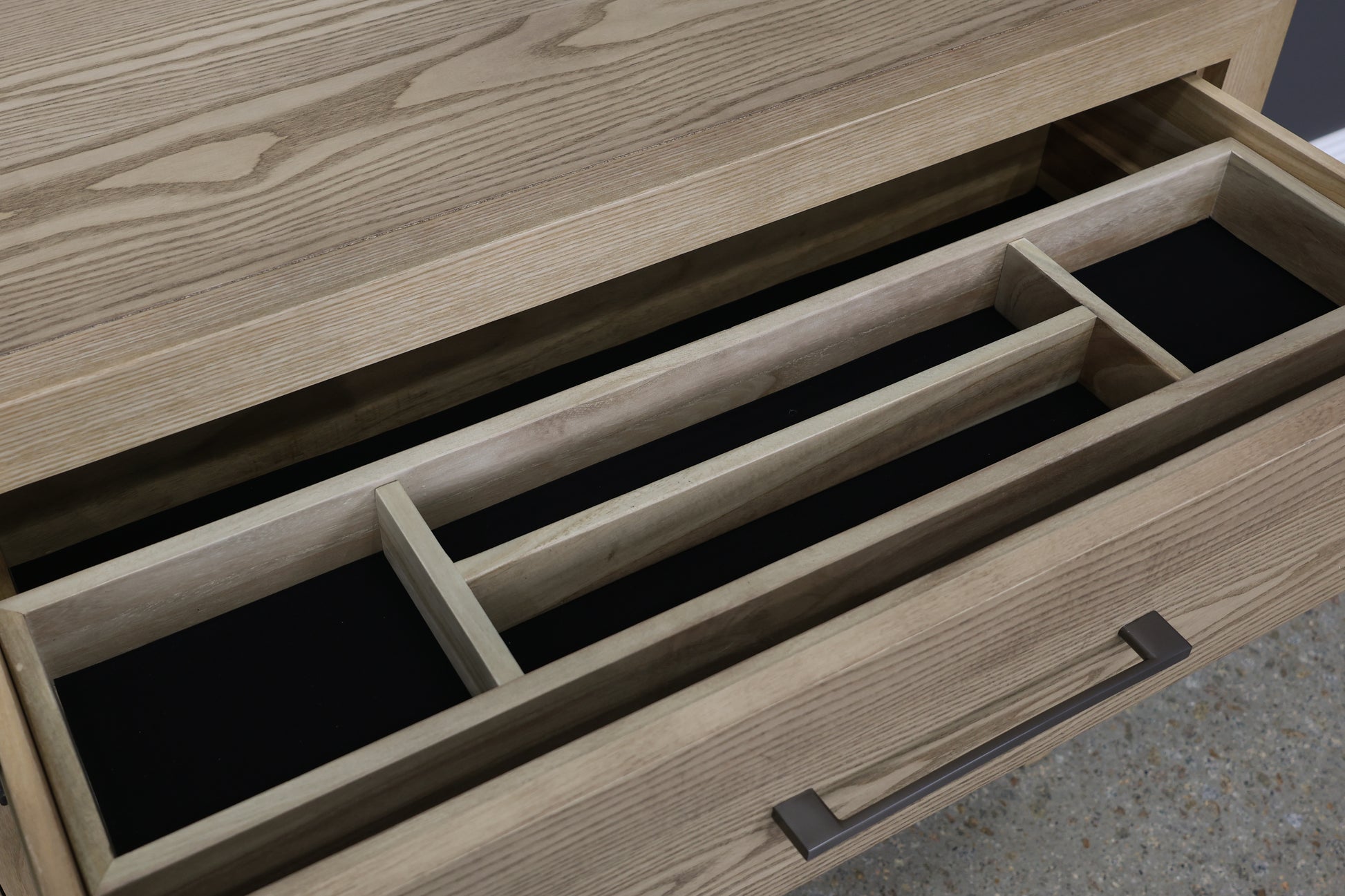 Elizabeth Dresser w/ Jewellery Compartment - Natural