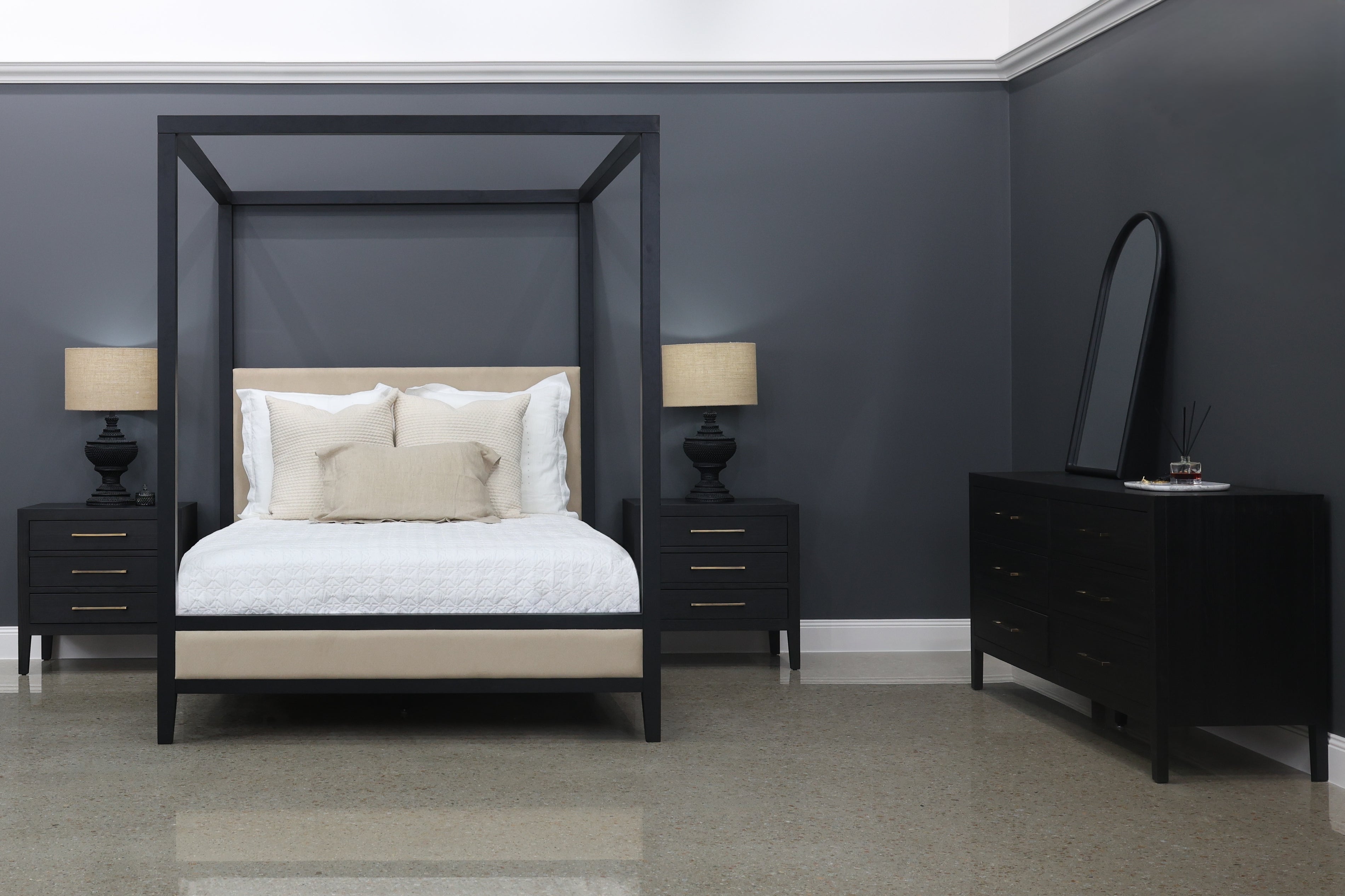 Elizabeth Bed w/ Posts
