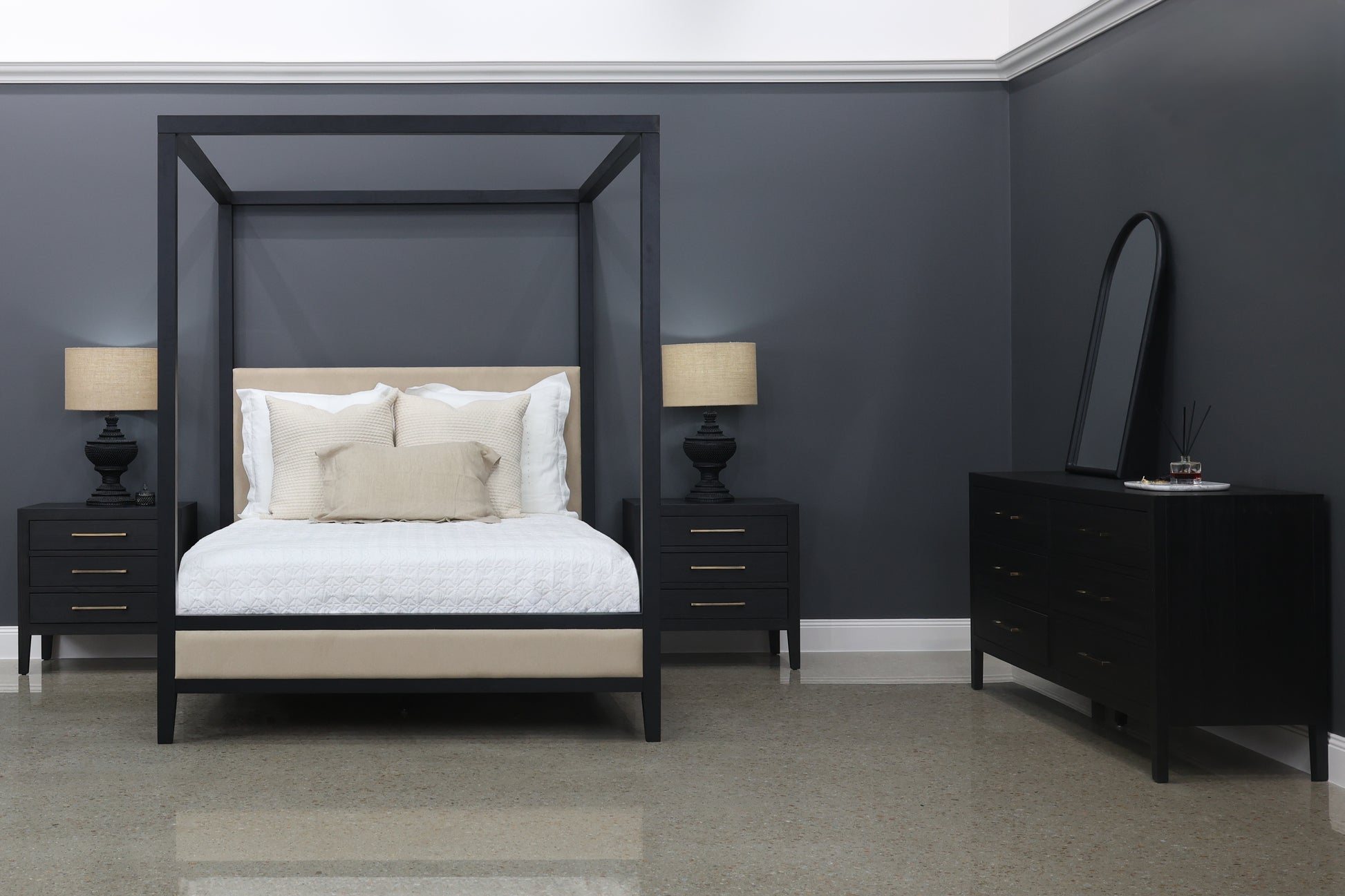 Elizabeth Bed w/ Posts