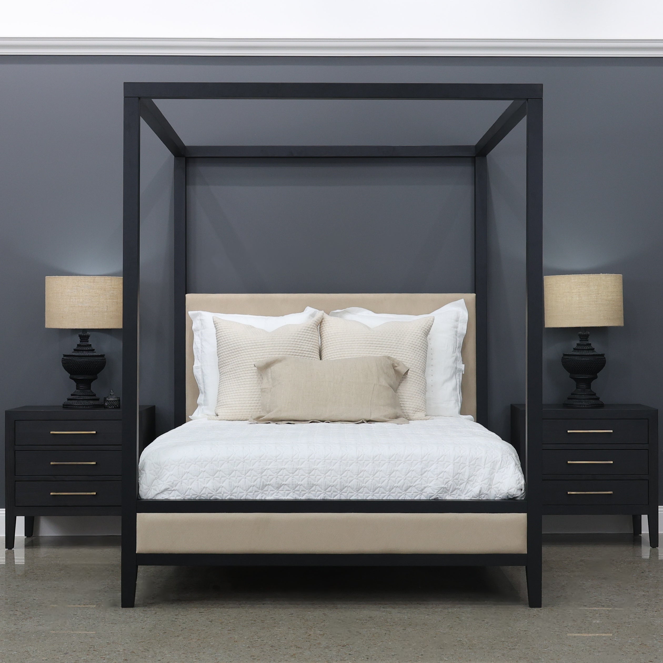 Elizabeth Bed w/ Posts