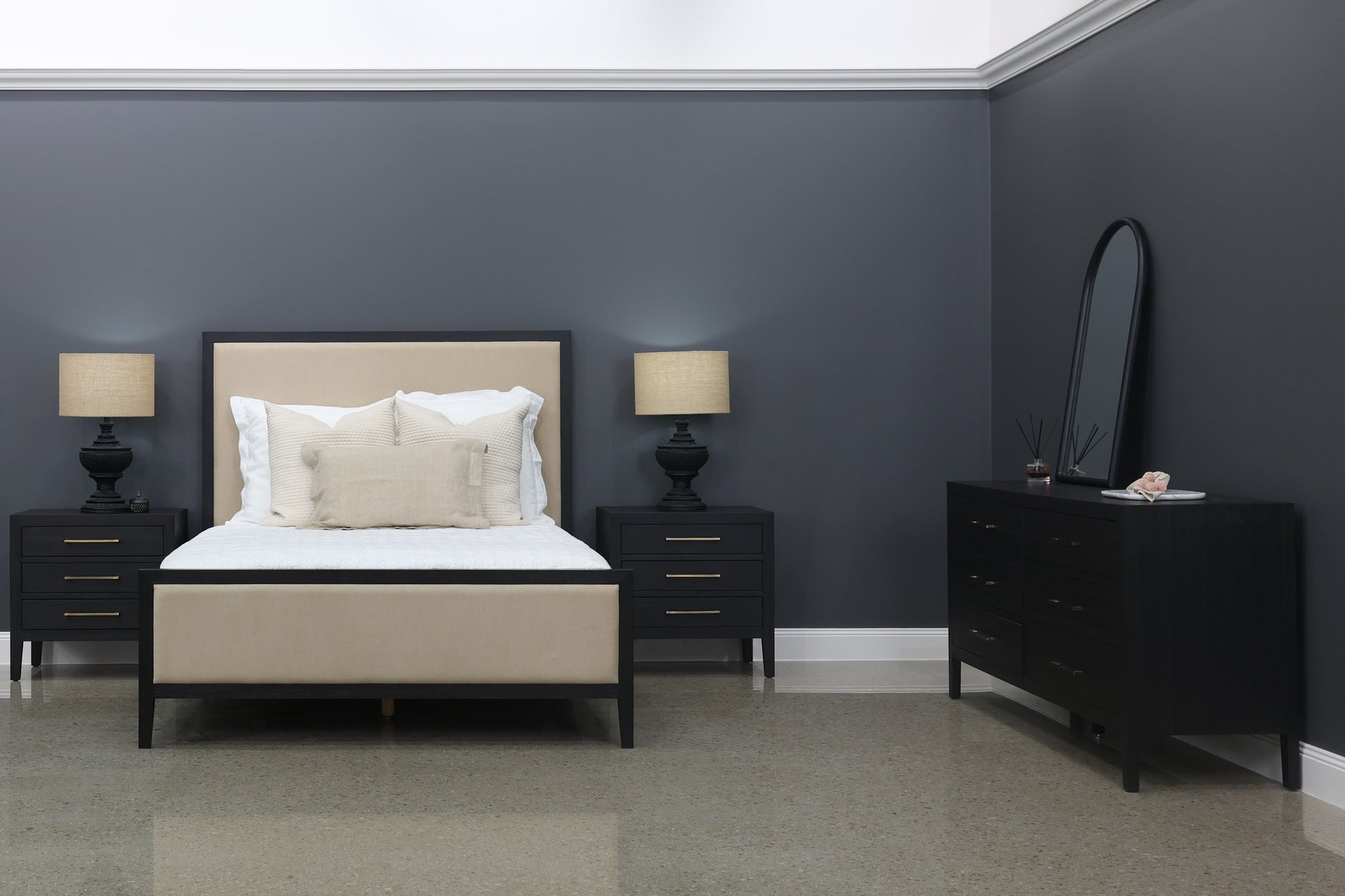 Elizabeth Dresser w/ Jewellery Compartment