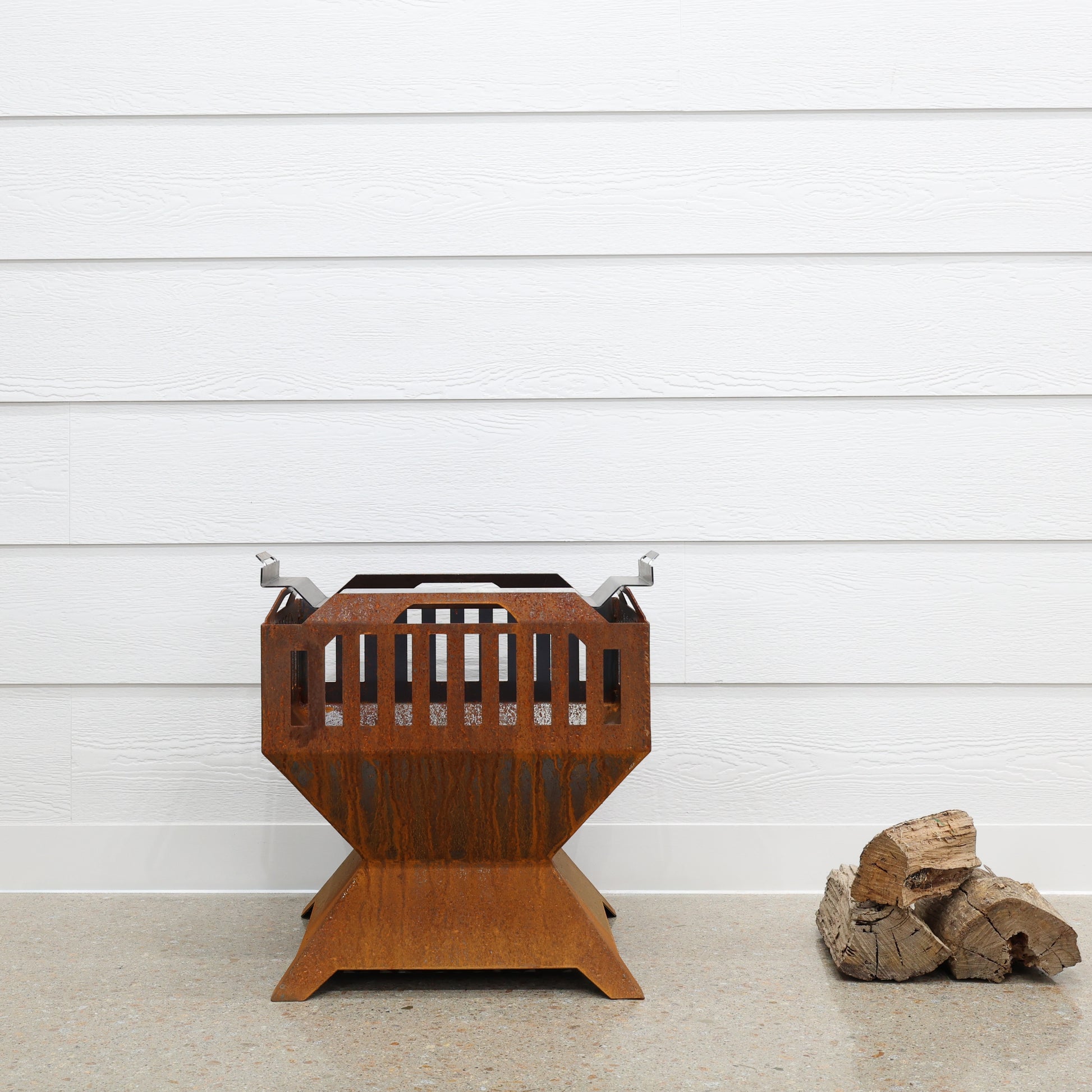 BBQ Firepit w/ BBQ Plate