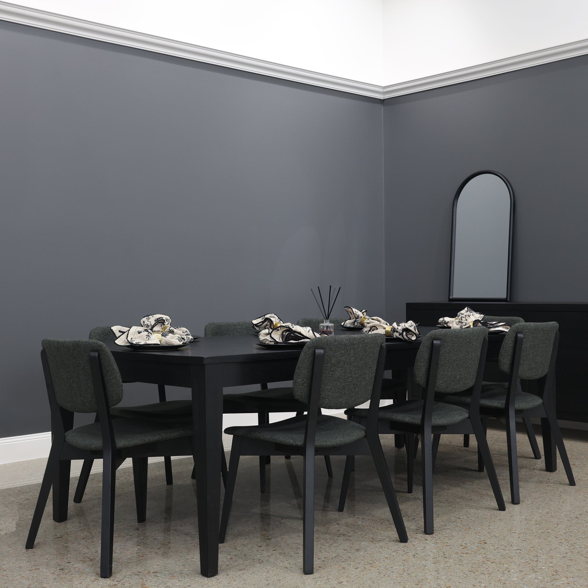 Elizabeth Dining Table