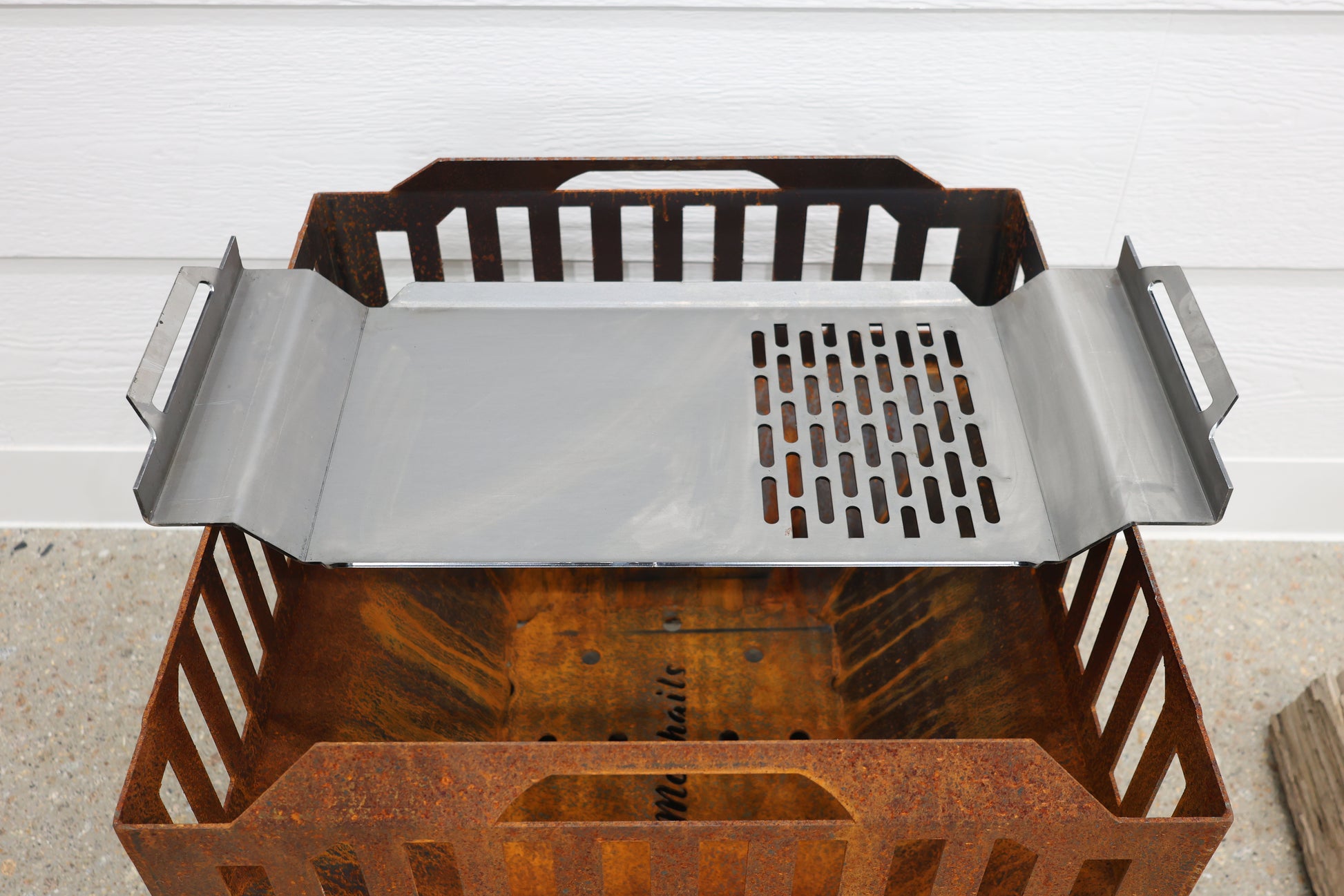 BBQ Firepit w/ BBQ Plate