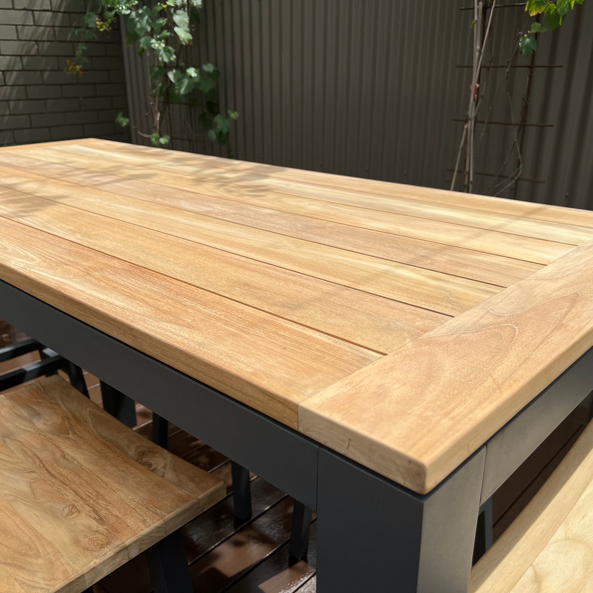 Sense Bar Table - Black