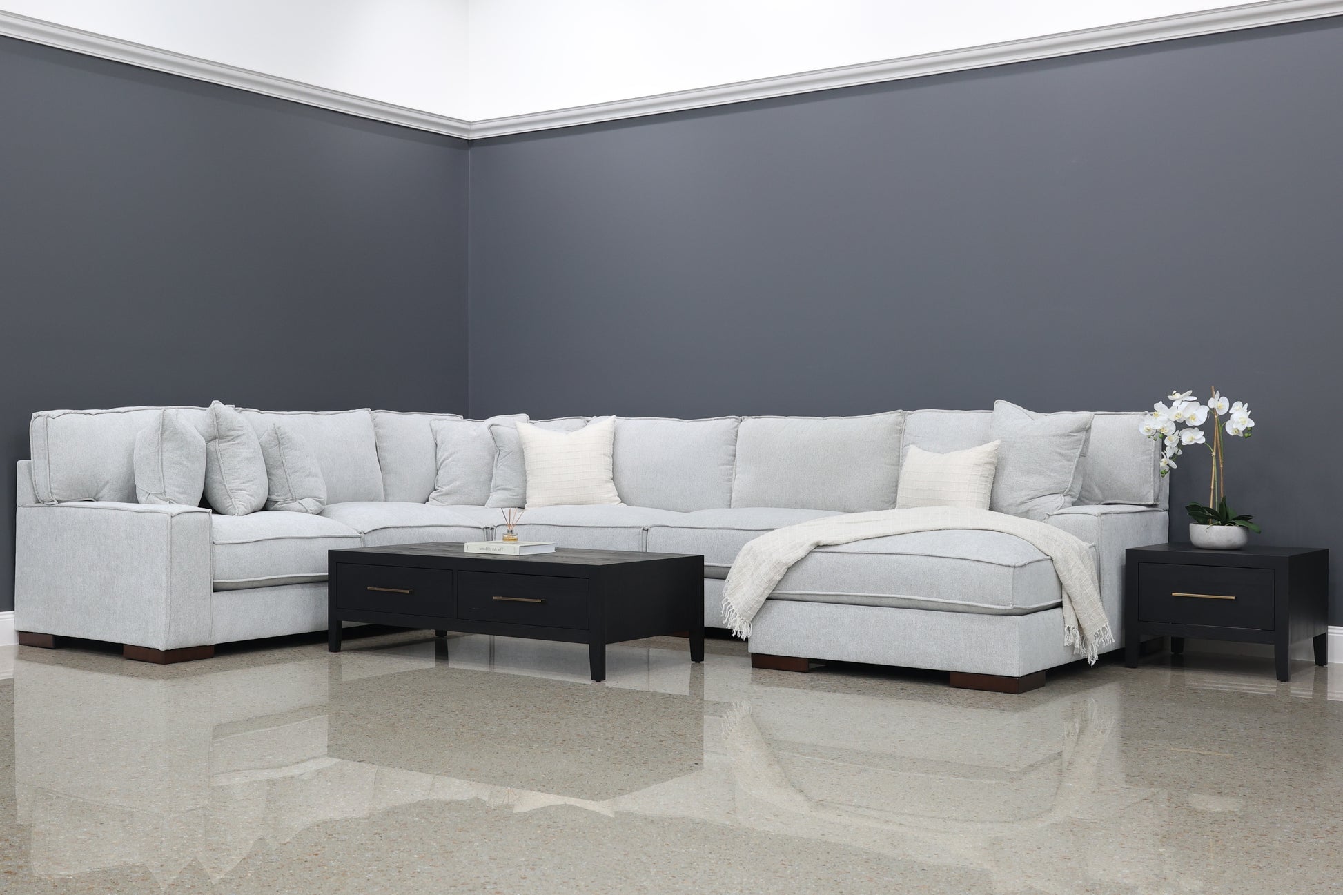 Gembrook Corner Lounge w/ RHF Chaise - Light Grey