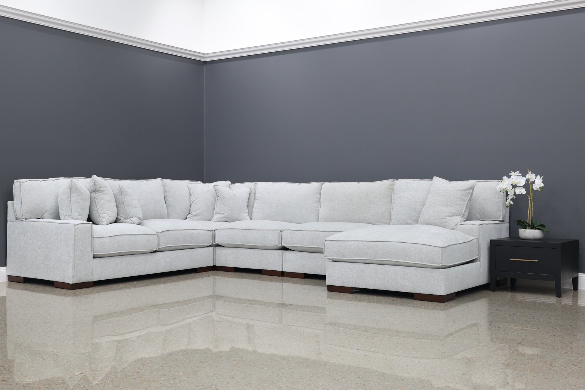 Gembrook Corner Lounge w/ RHF Chaise - Light Grey