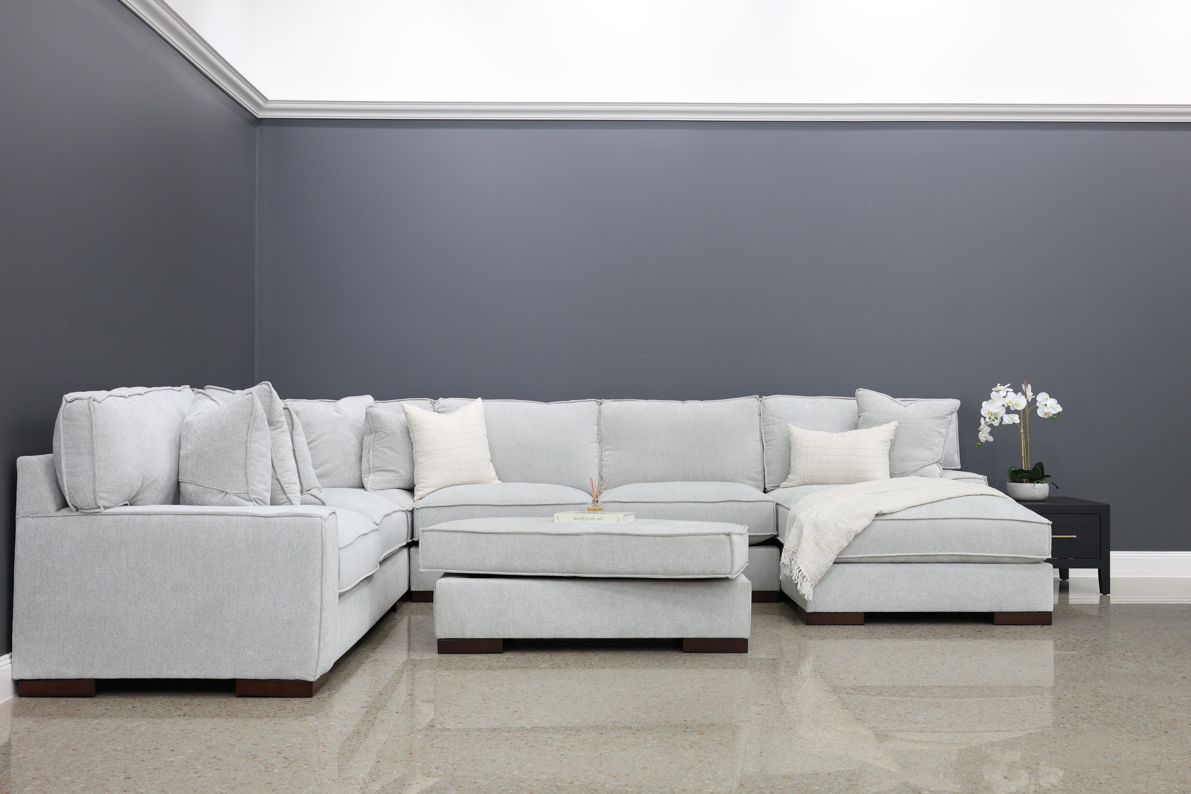 Gembrook Corner Lounge w/ RHF Chaise - Light Grey