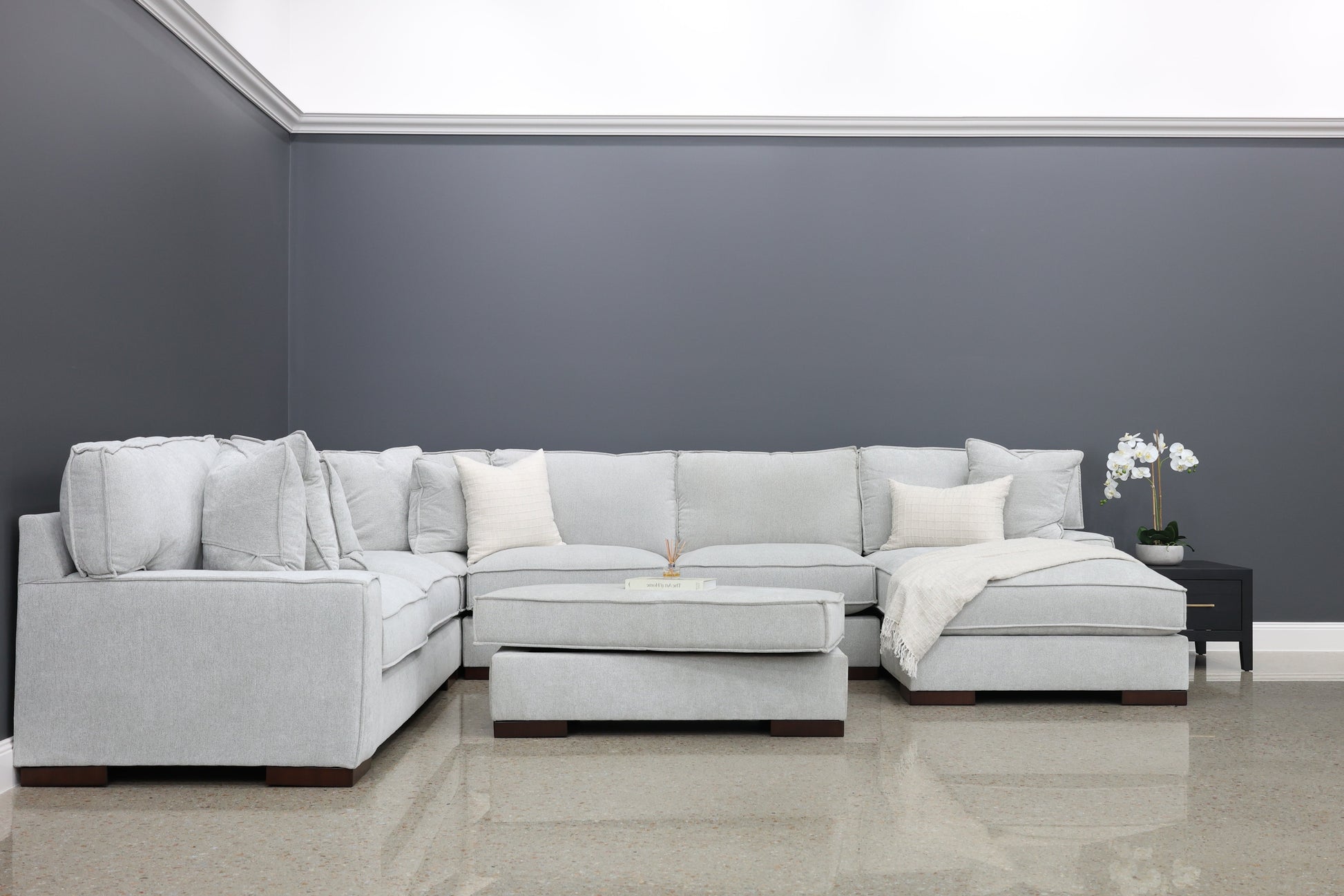 Gembrook Corner Lounge w/ RHF Chaise - Light Grey