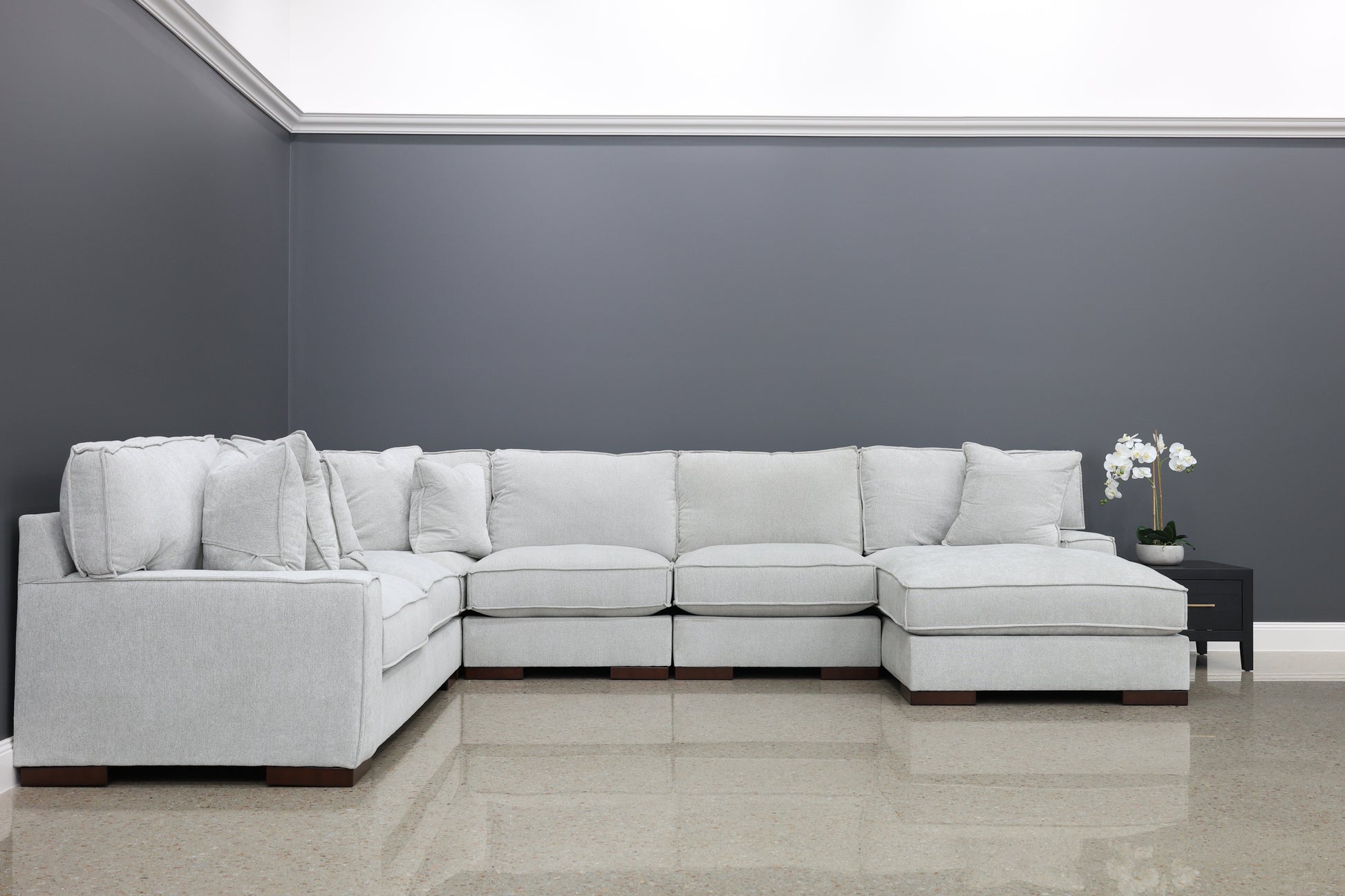Gembrook Corner Lounge w/ RHF Chaise - Light Grey