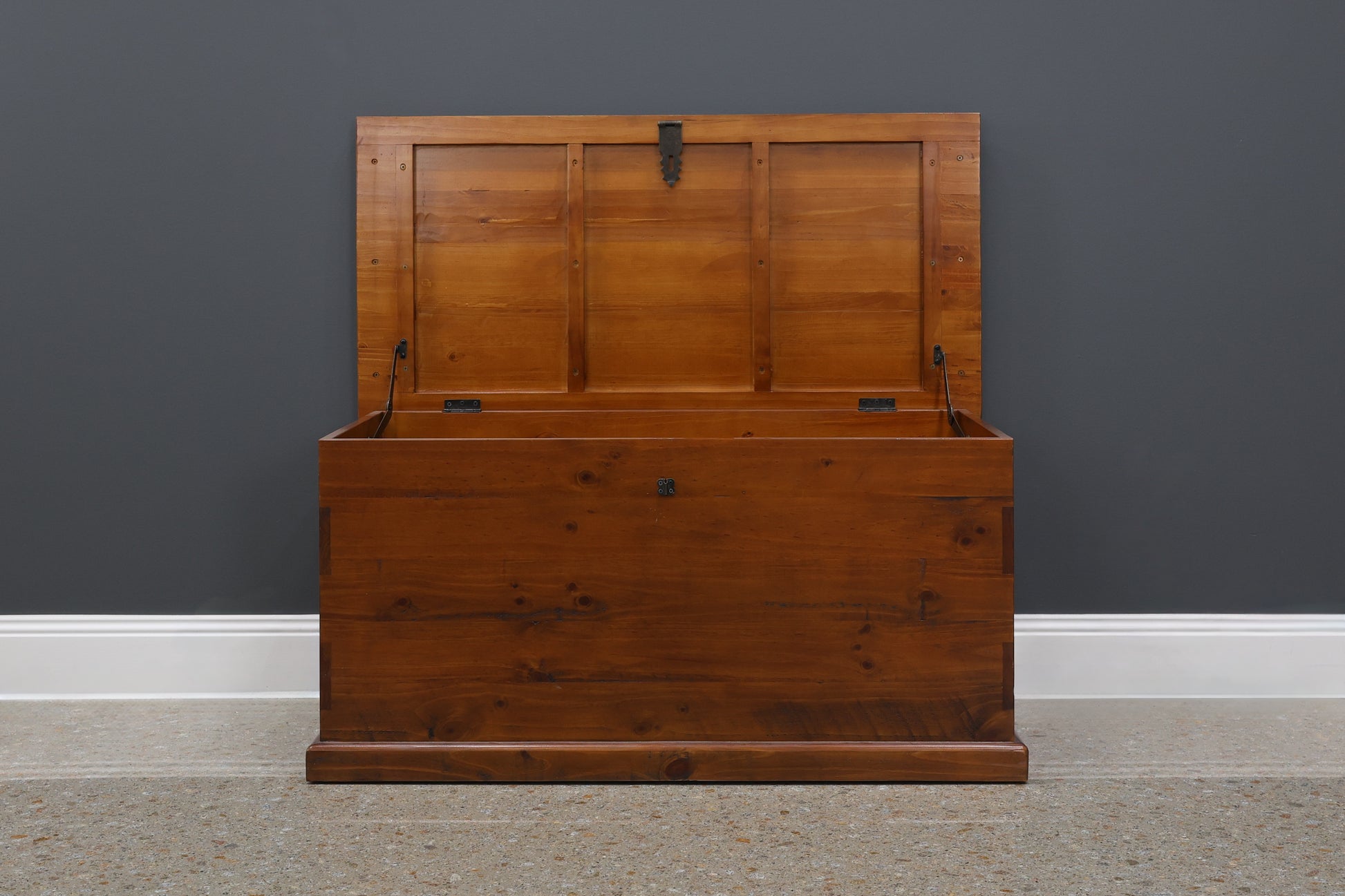 Springhurst Blanket Box